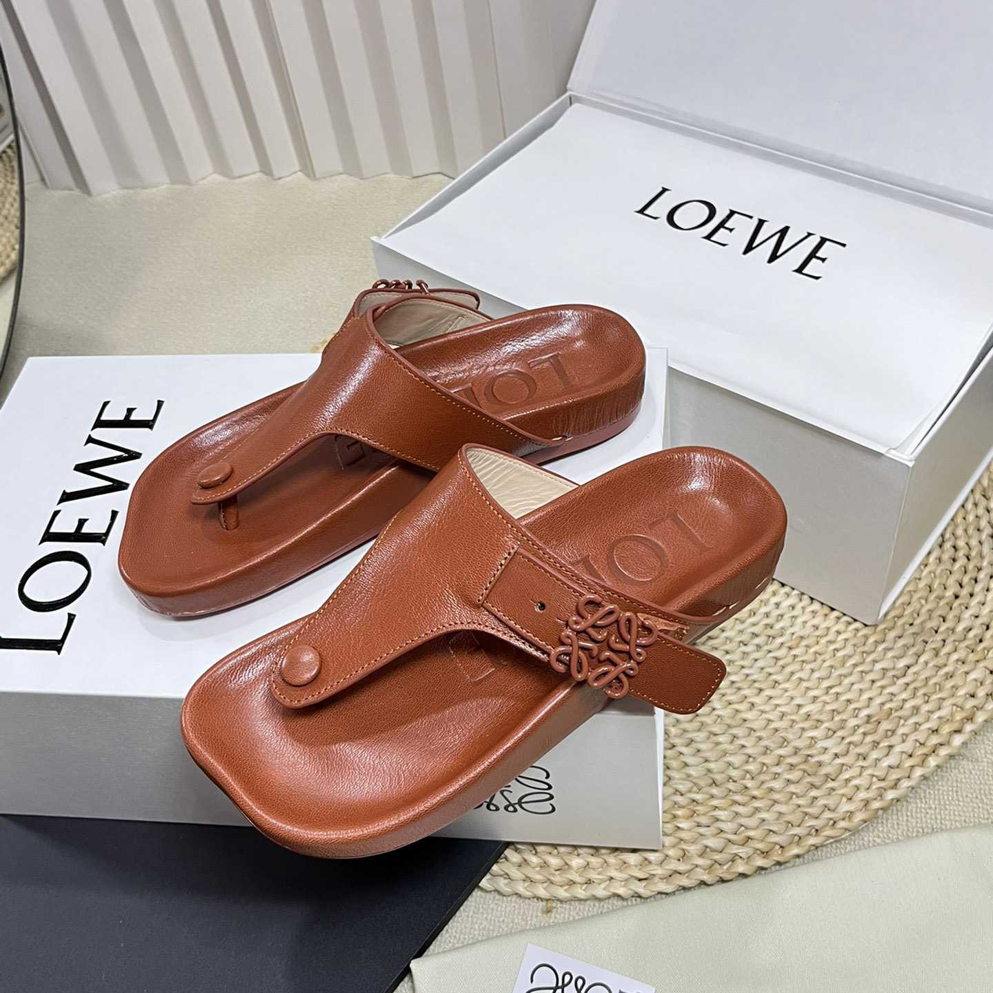 Loewe Anagram Ease Sandal In Kidskin - EUR FASHION