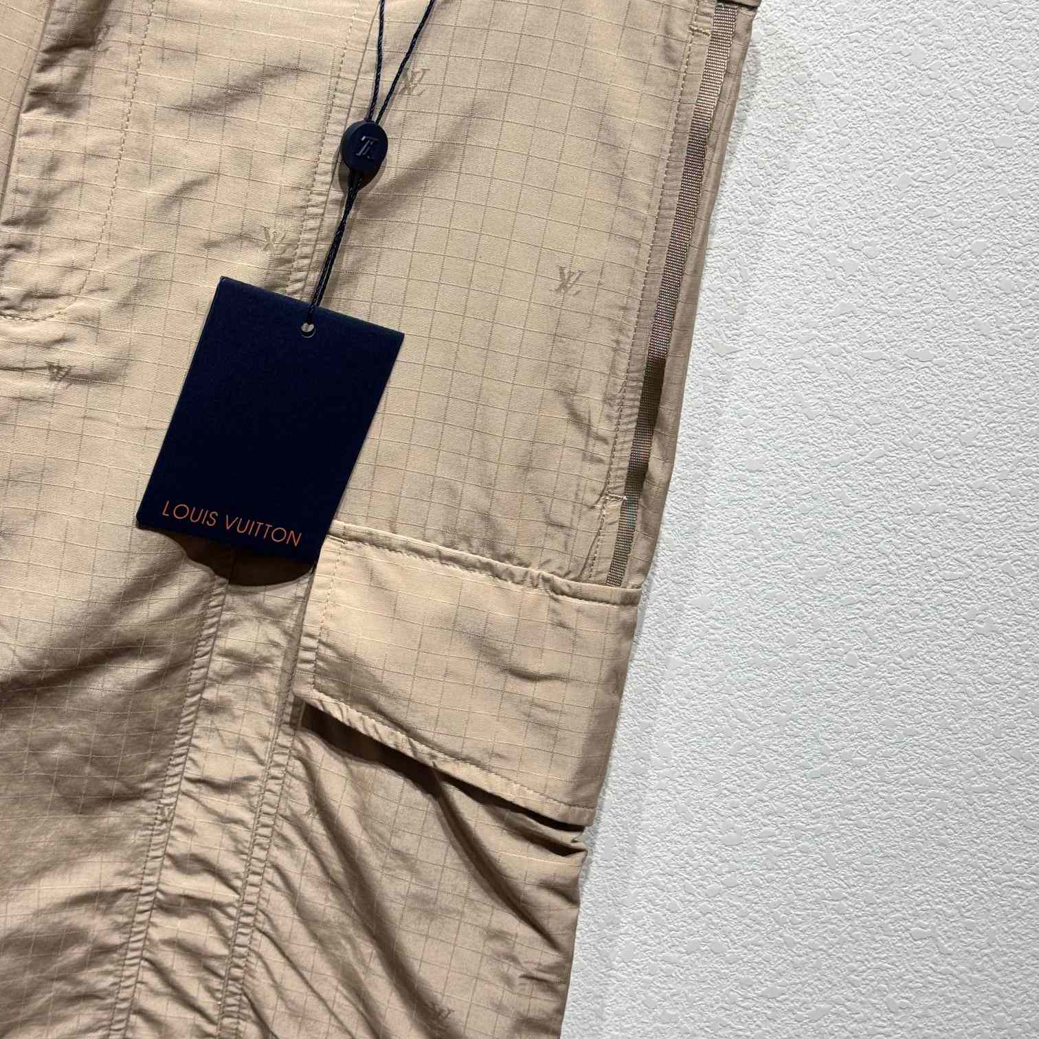 Louis Vuitton Ripstop Cargo Short    1ABJIG - EUR FASHION