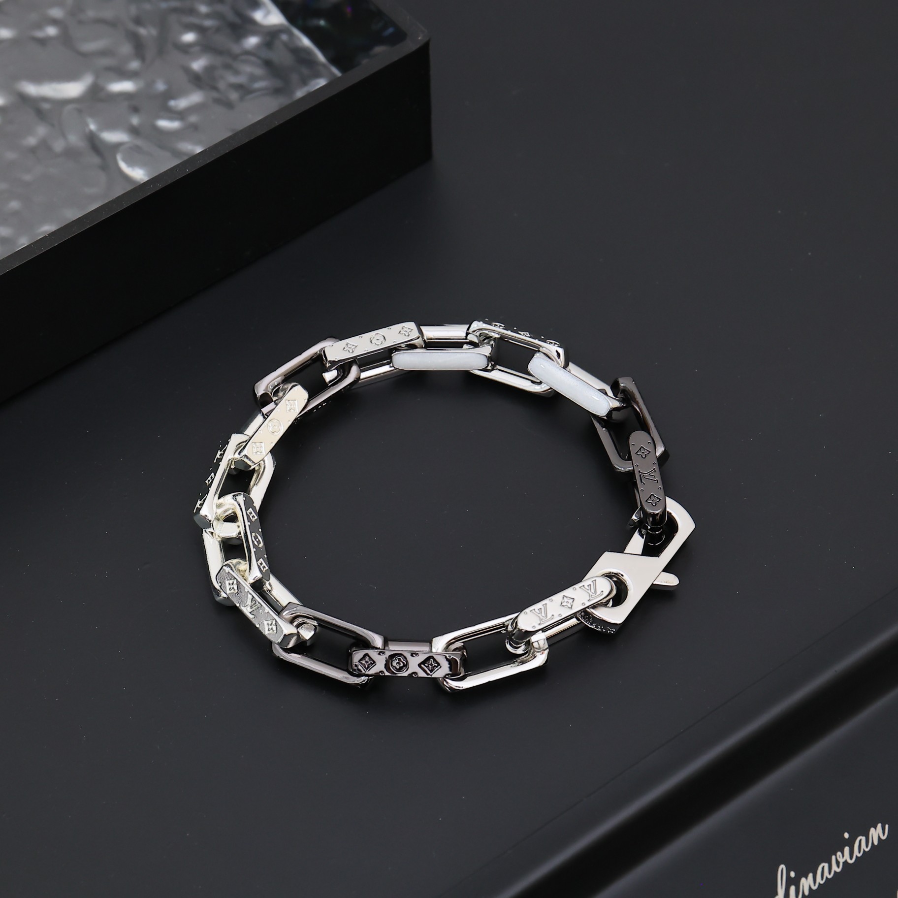 Louis Vuitton Monogram Chain Bracelet   M00686 - EUR FASHION