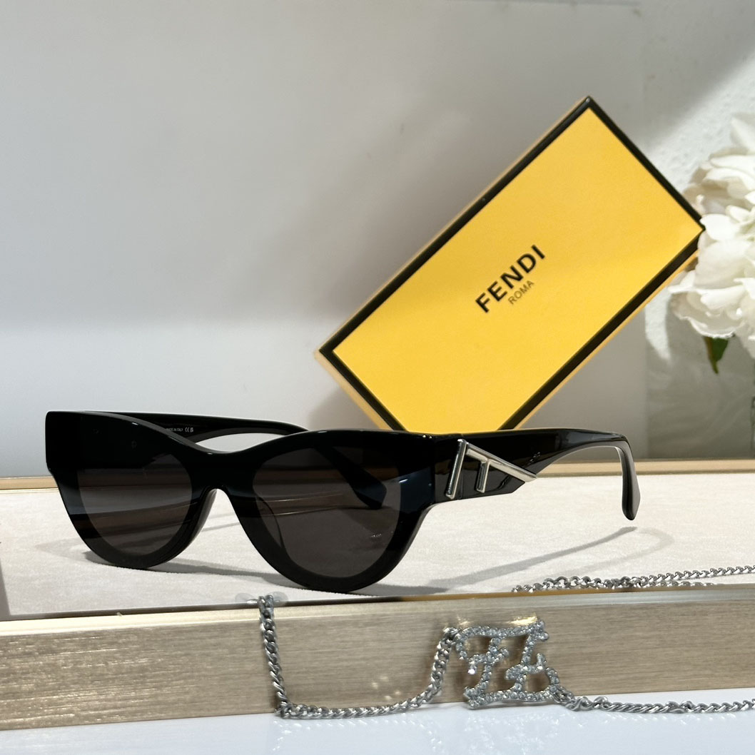 Fendi First FE40135I Sunglasses - EUR FASHION