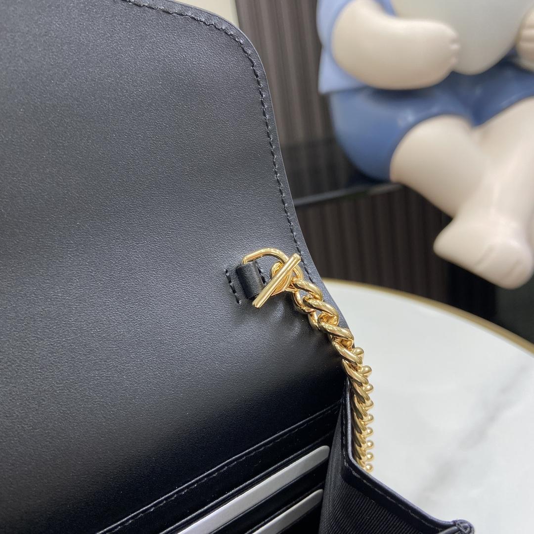 Gucci GG Chain Wallet - EUR FASHION