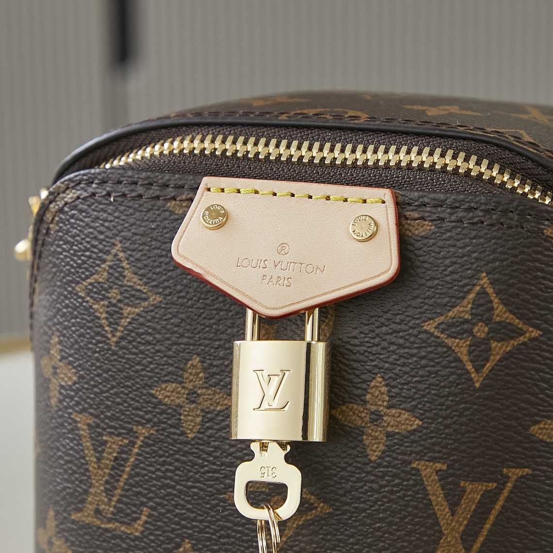 Louis Vuitton Just In Case  M47096 - EUR FASHION