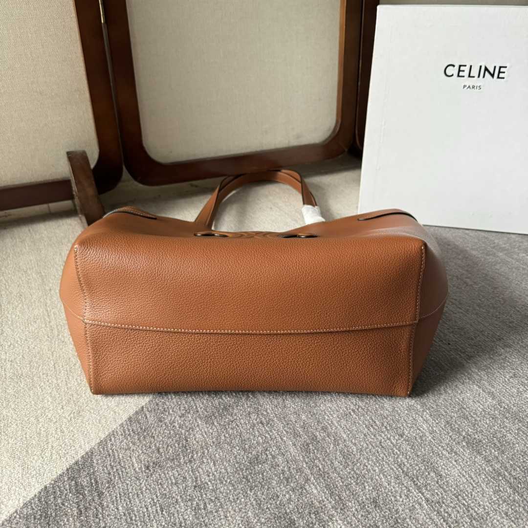 Celine Medium Cabas Anais Cuir Triomphe In Grained Calfskin - EUR FASHION