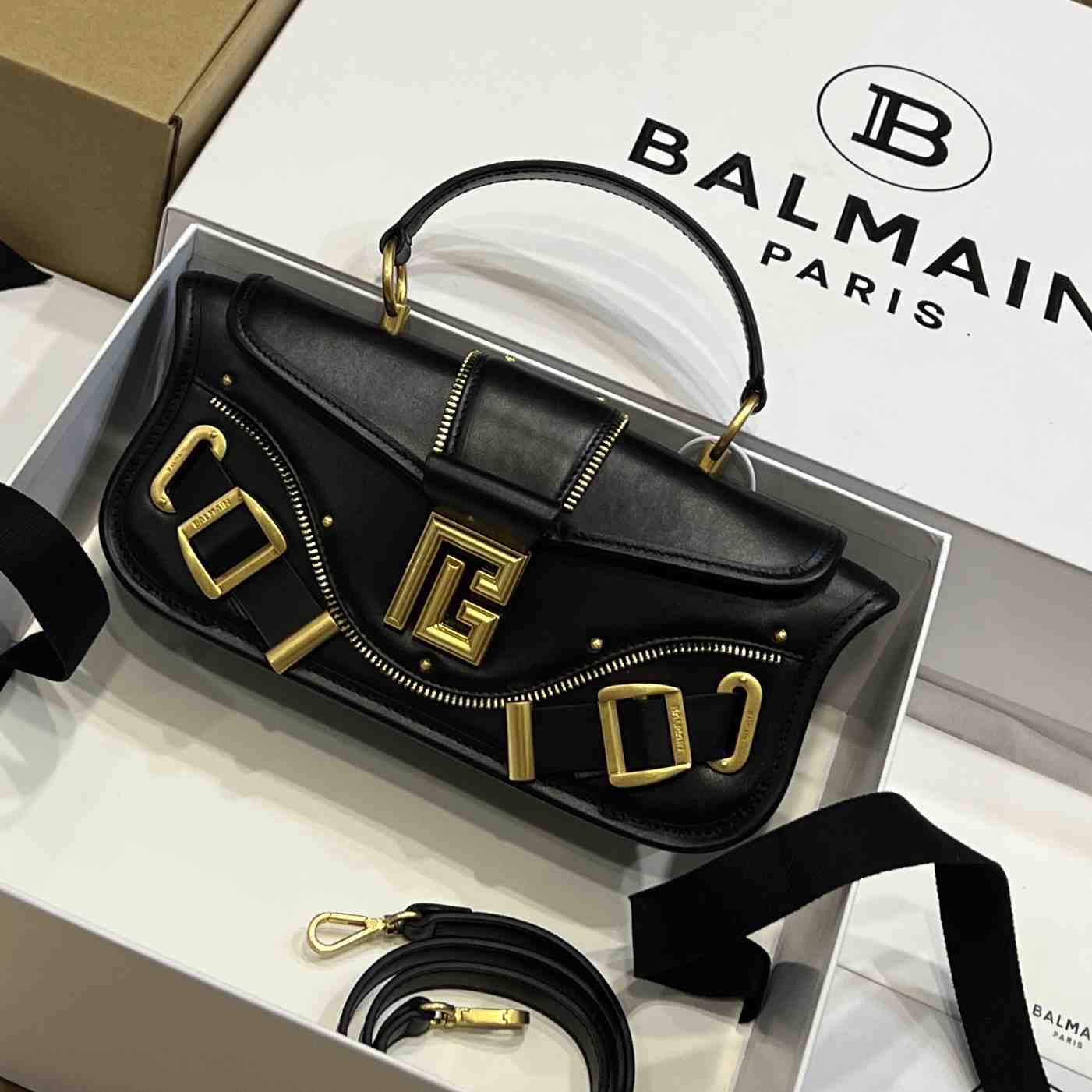 Balmain Blaze Crossbody Bag   (26*11.5*3cm) - EUR FASHION