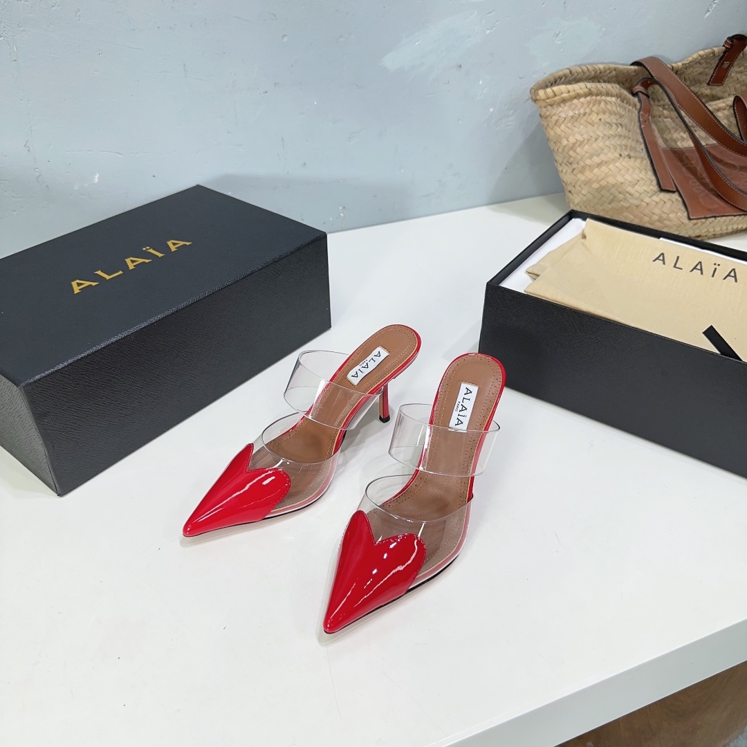 Alaïa Heart Mules in Red  - EUR FASHION