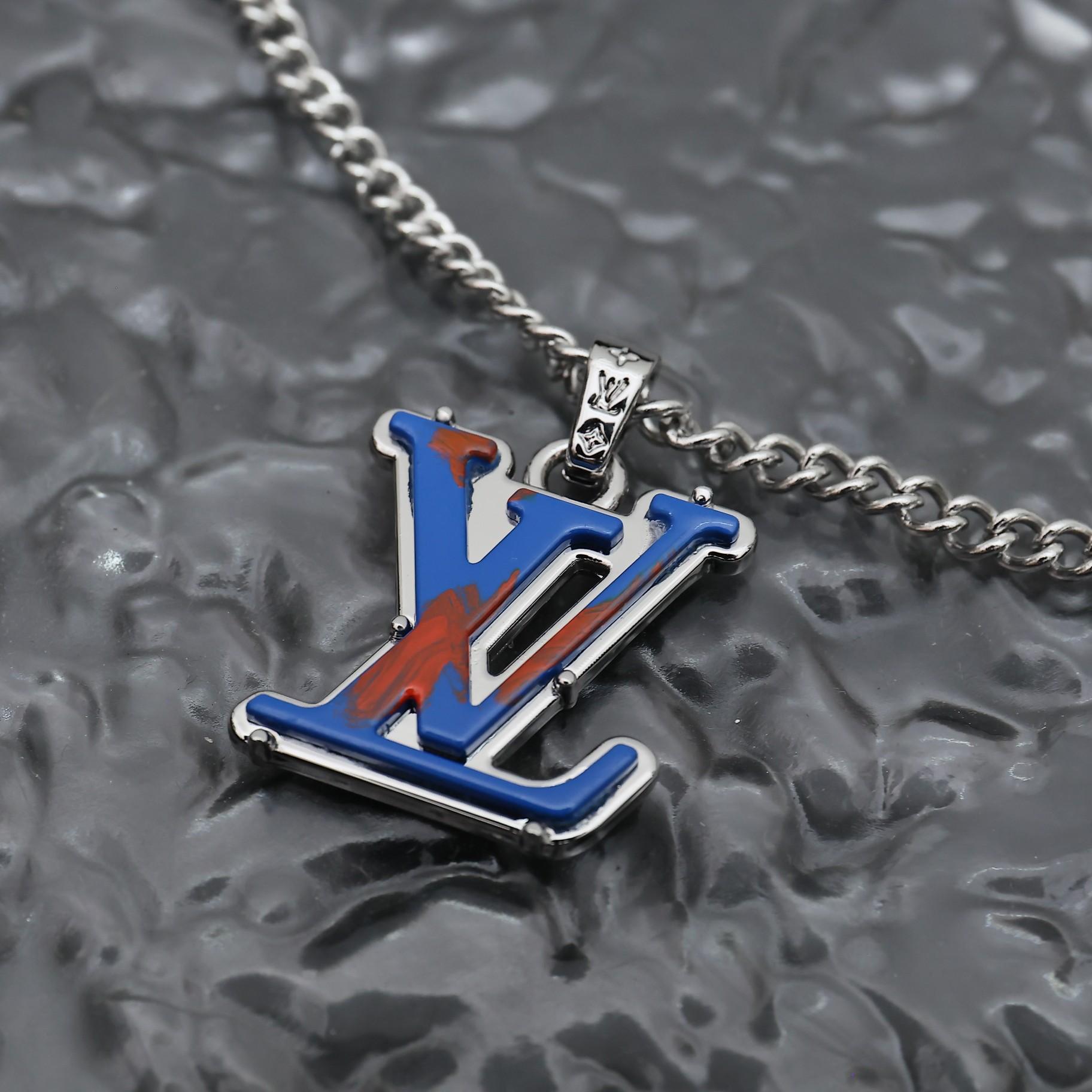 Louis Vuitton Monogram Chain Pendant - EUR FASHION