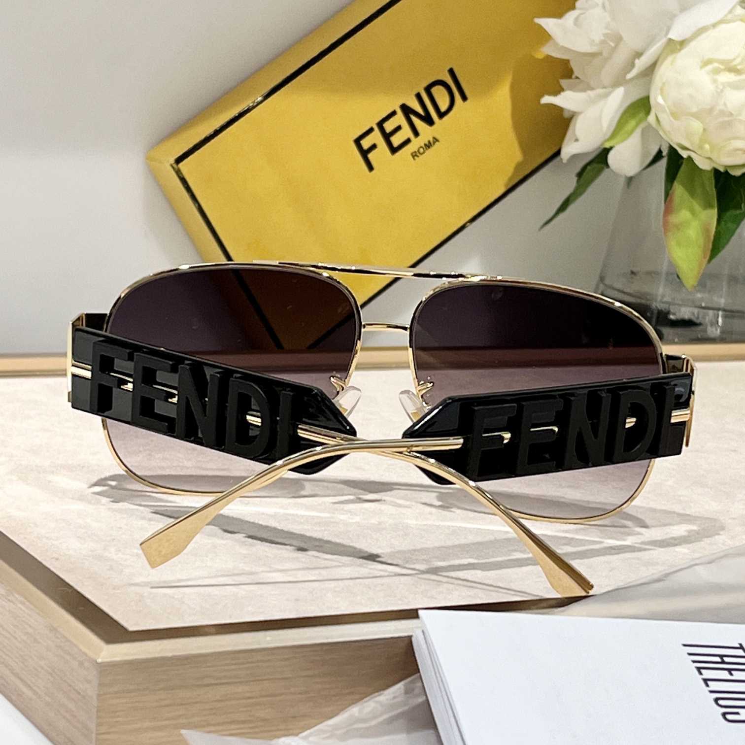 Fendi FE40111 Sunglasses - EUR FASHION