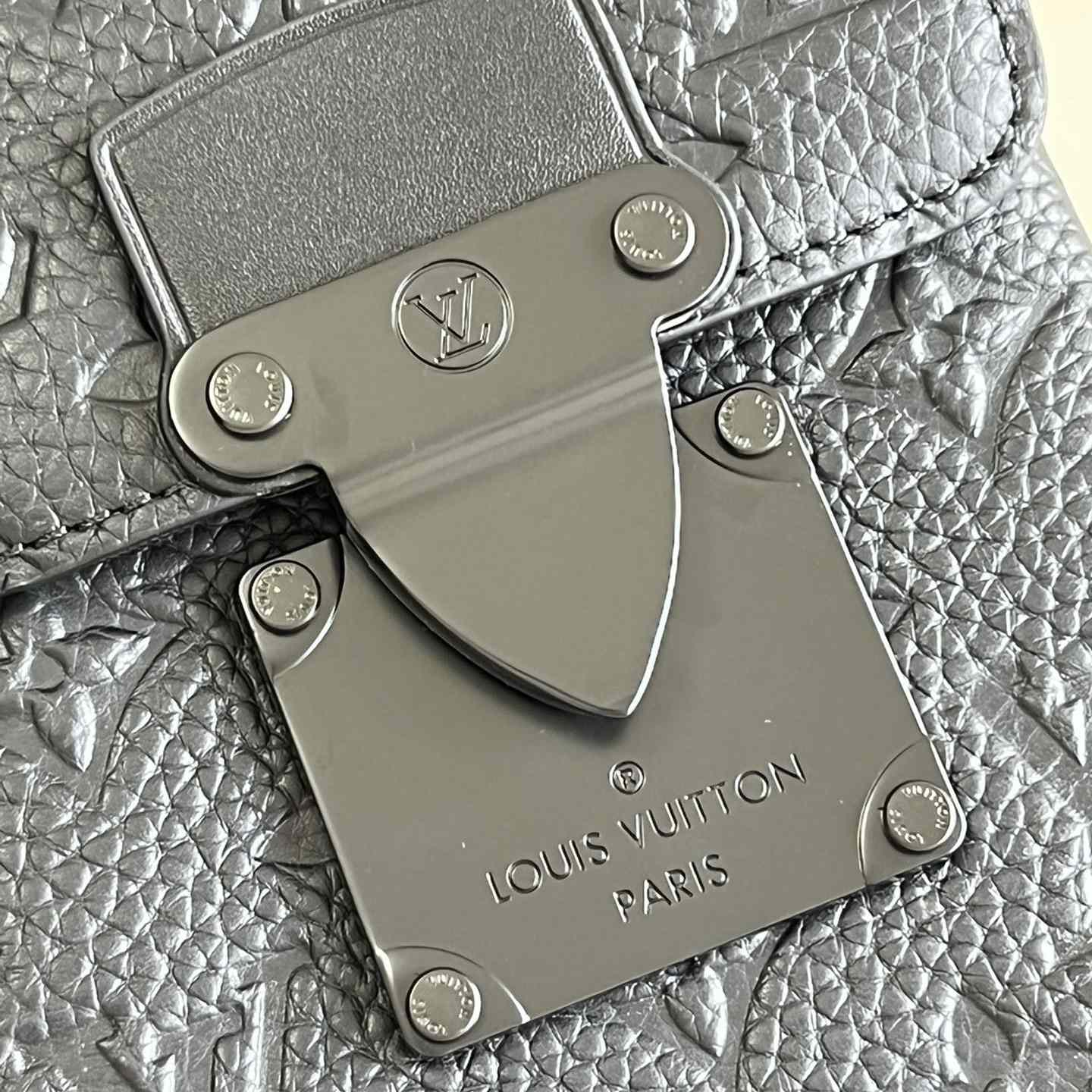 Louis Vuitton S-Lock Vertical Wearable Wallet  M81524 - EUR FASHION