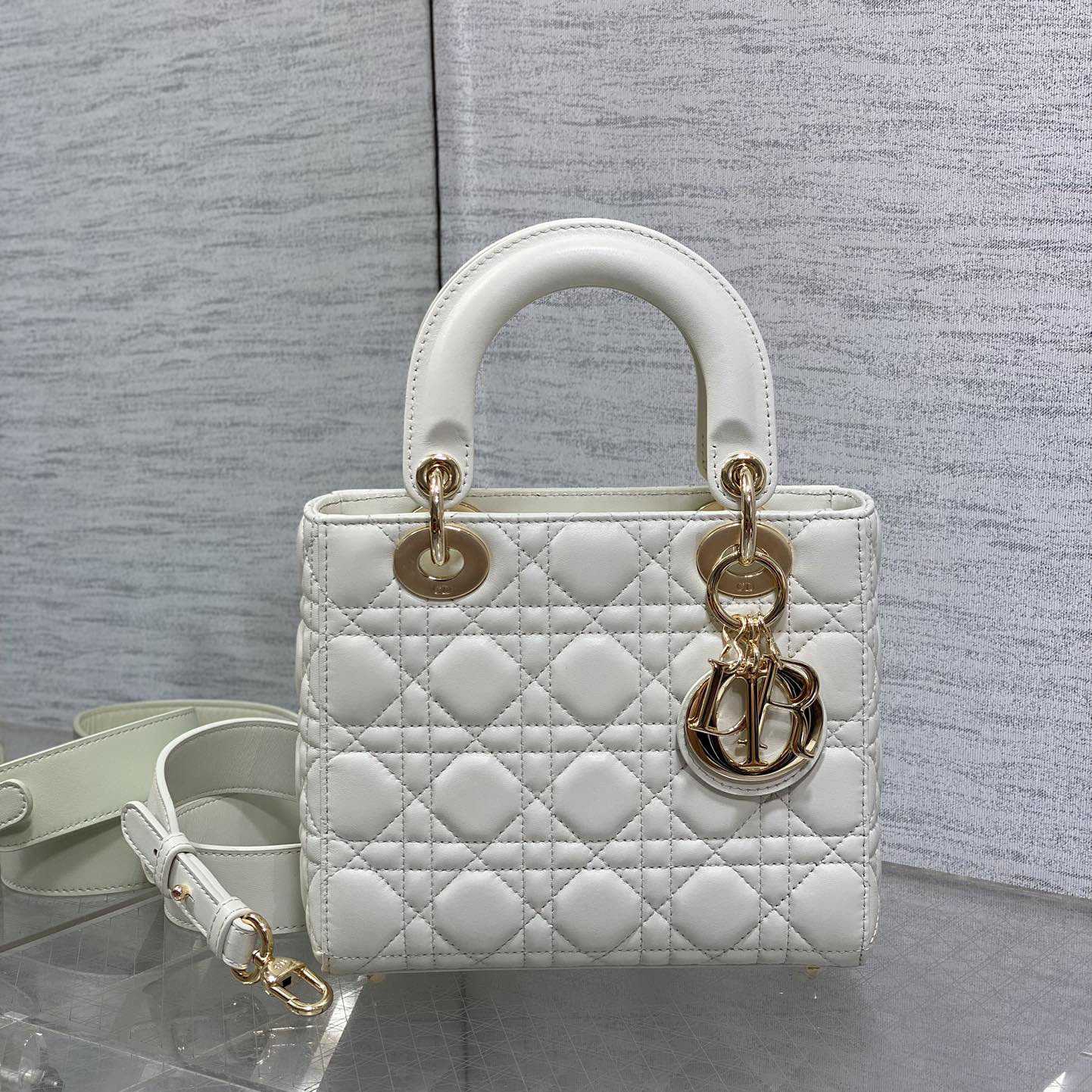 Dior Lady Dior Bag  （20*8*17cm） - EUR FASHION