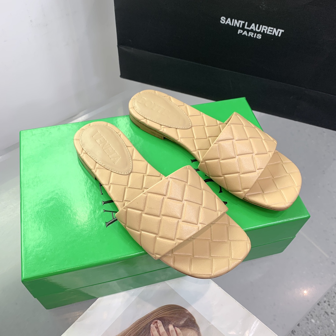 Bottega Veneta Amy Flat Mule - EUR FASHION