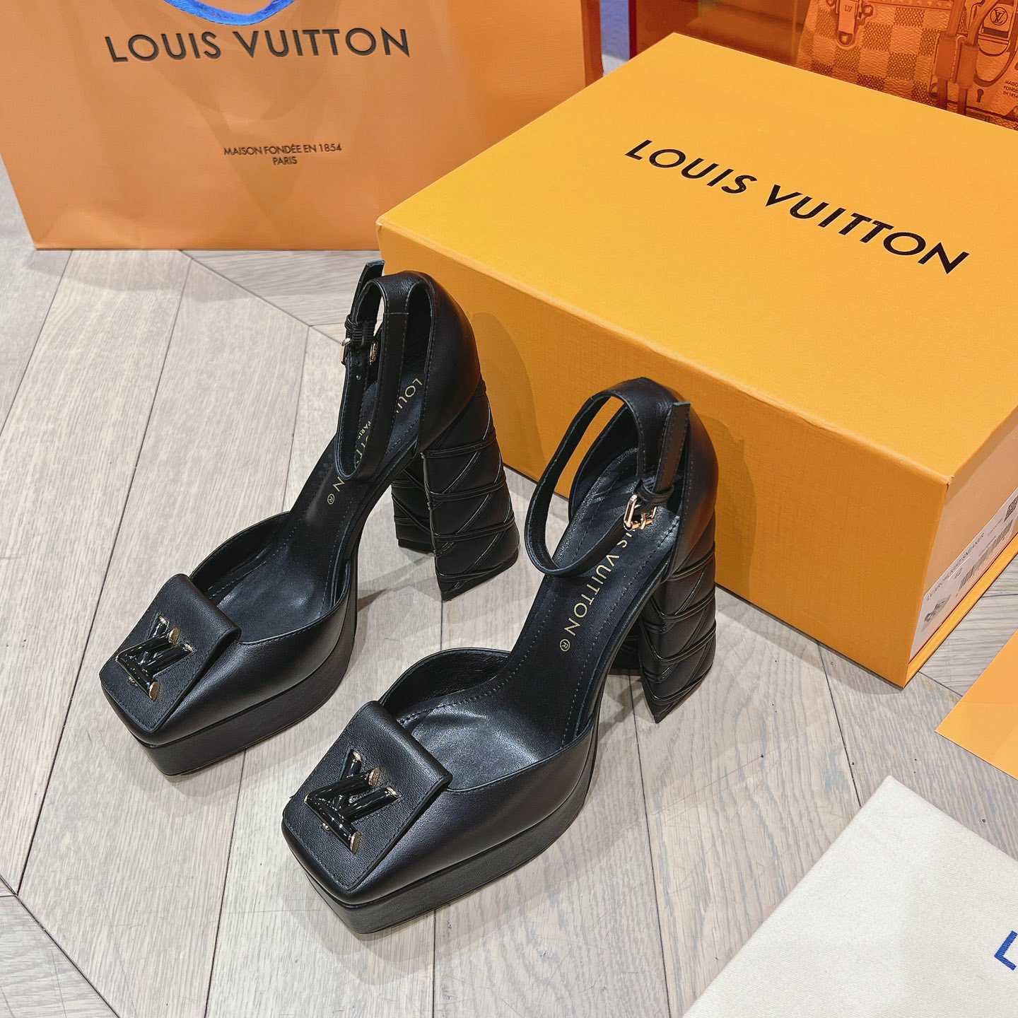 Louis Vuitton Shake Platform Pump  1ACMYU - EUR FASHION