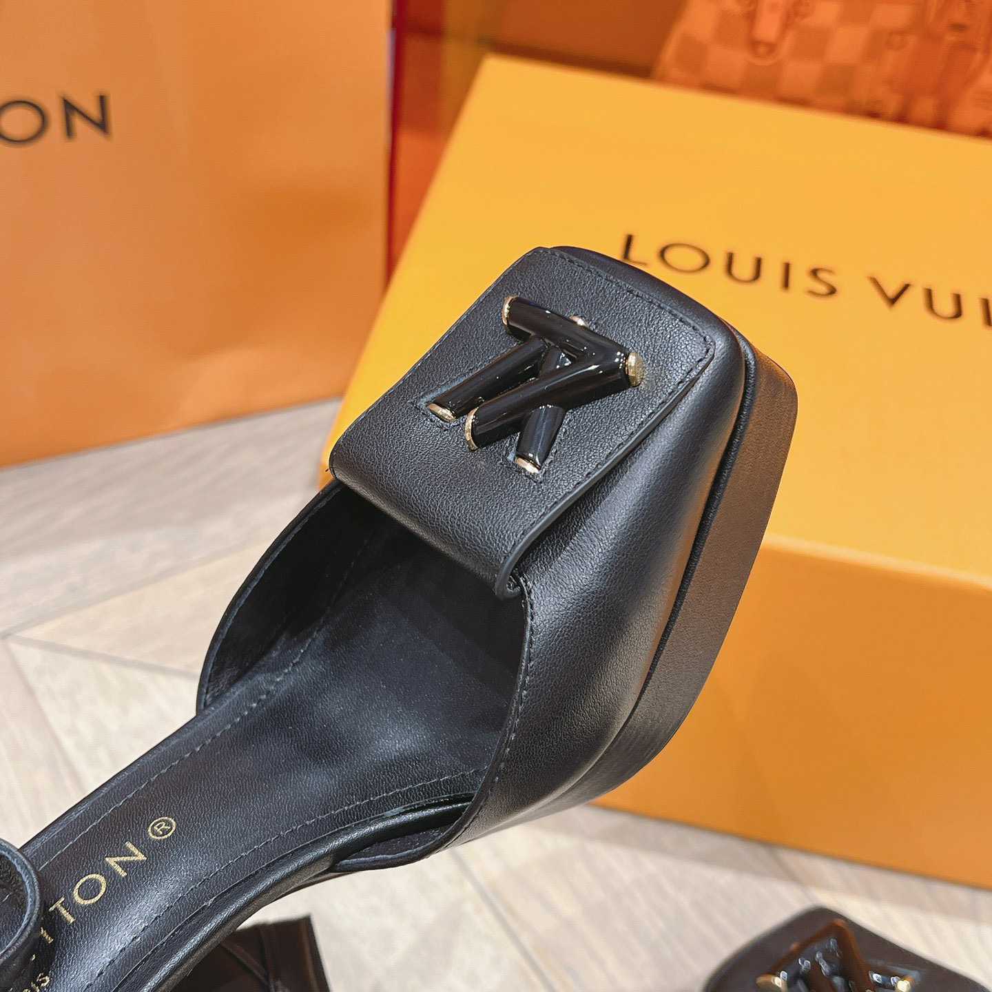 Louis Vuitton Shake Platform Pump  1ACMYU - EUR FASHION