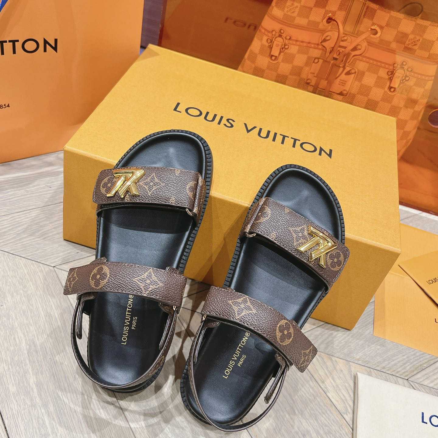 Louis Vuitton LV Sunset Flat Comfort Sandal   1ACL9C - EUR FASHION