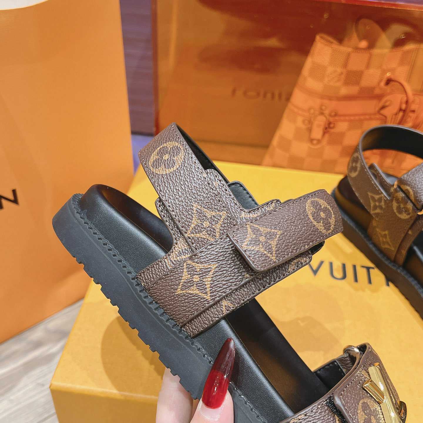 Louis Vuitton LV Sunset Flat Comfort Sandal   1ACL9C - EUR FASHION