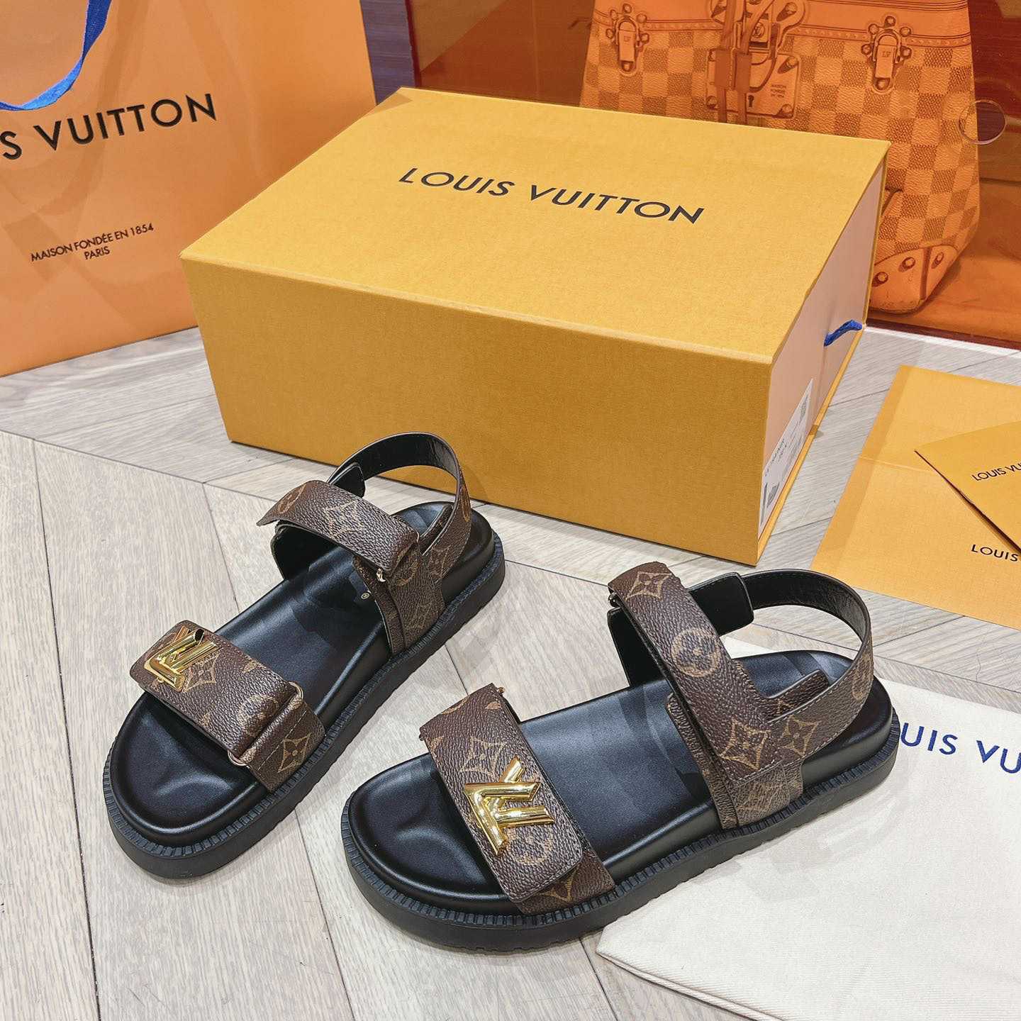 Louis Vuitton LV Sunset Flat Comfort Sandal   1ACL9C - EUR FASHION