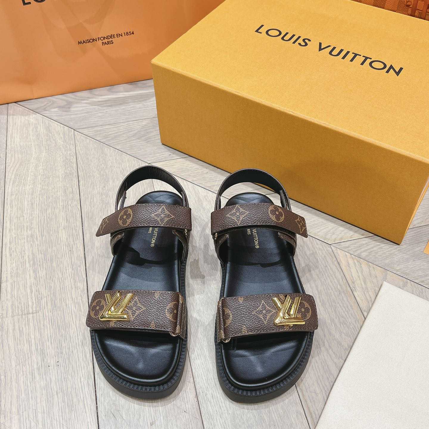 Louis Vuitton LV Sunset Flat Comfort Sandal   1ACL9C - EUR FASHION