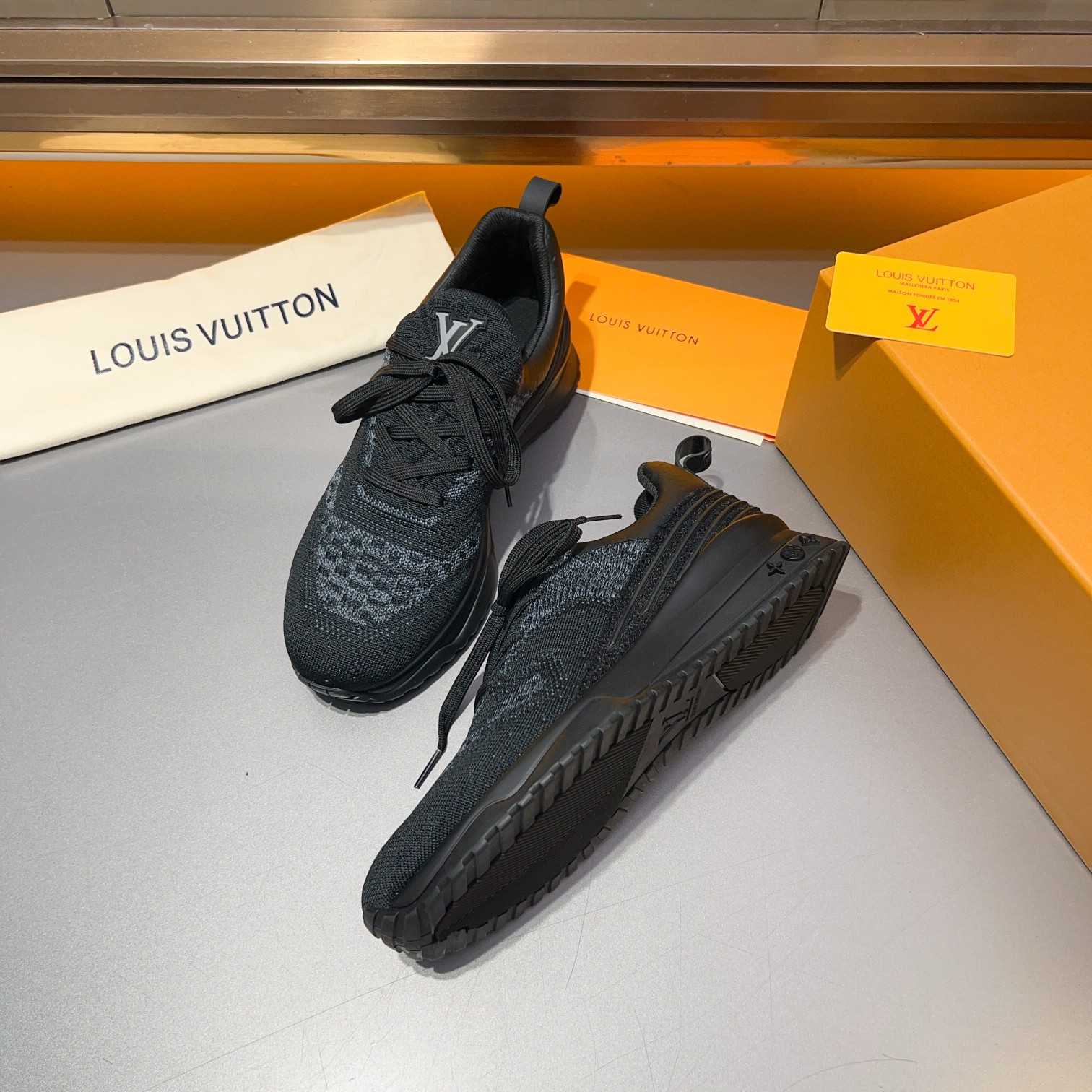 Louis Vuitton VNR Sneaker   - EUR FASHION