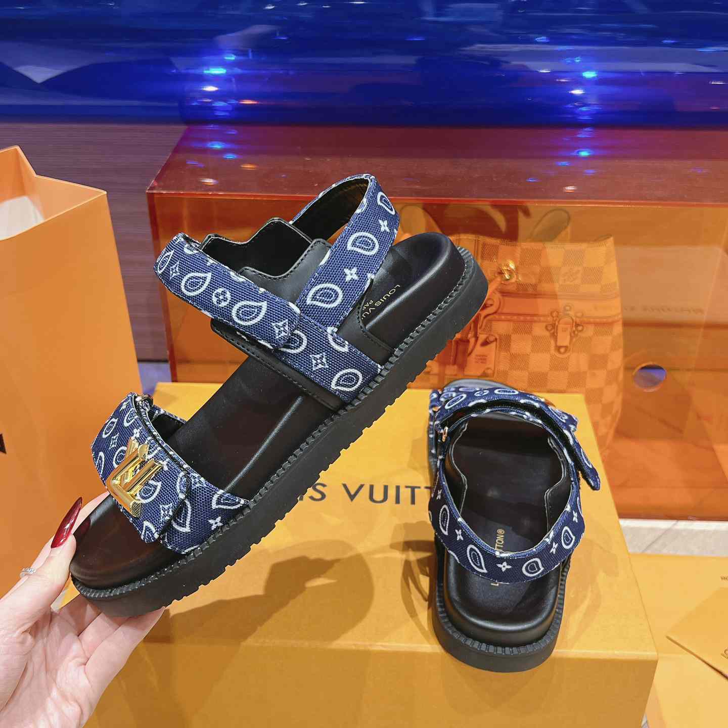 Louis Vuitton LV Sunset Flat Comfort Sandal   1ACTWB - EUR FASHION