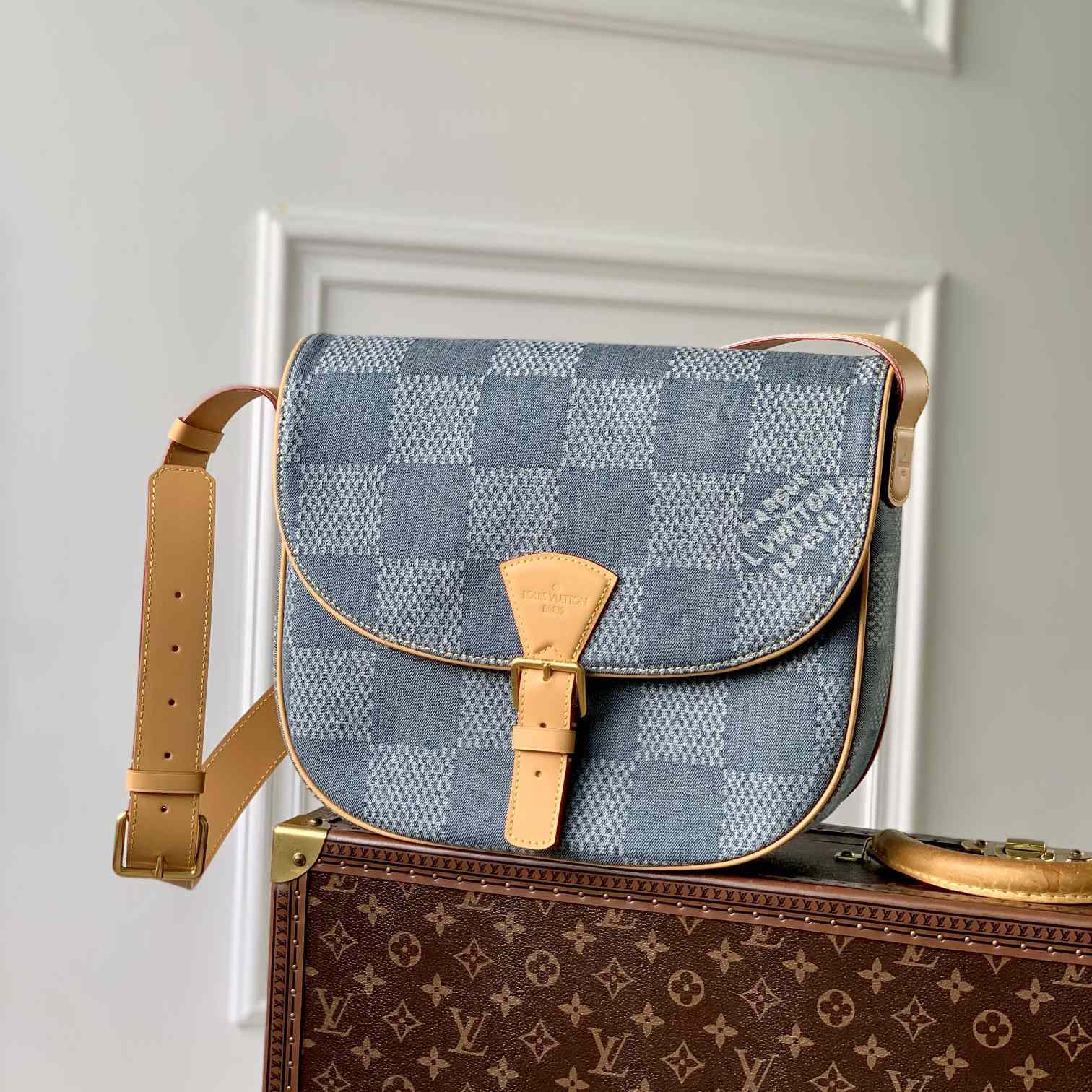 Louis Vuitton Montsouris Messenger MM   - EUR FASHION