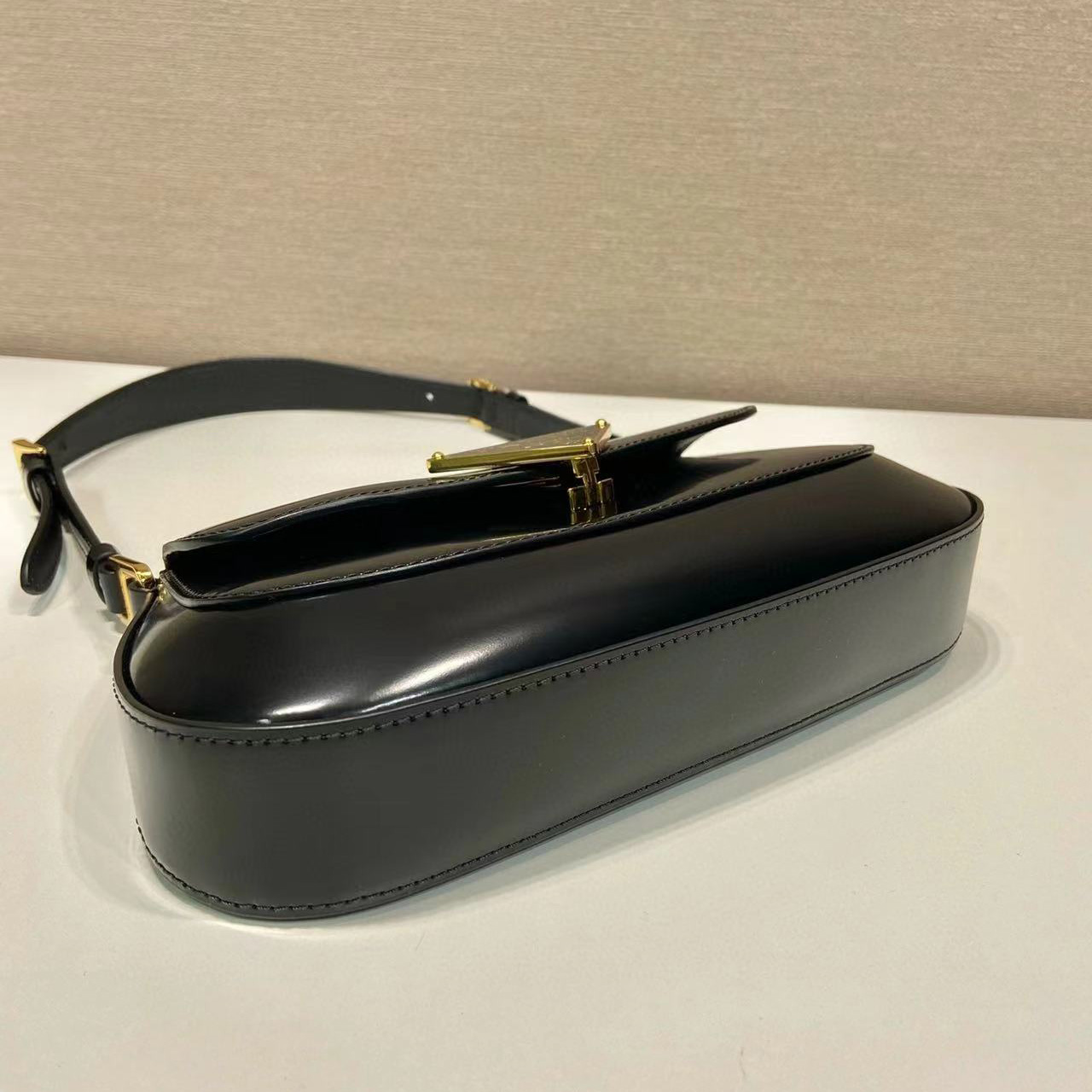 Prada Leather Shoulder Bag  （24x11x4cm） - EUR FASHION