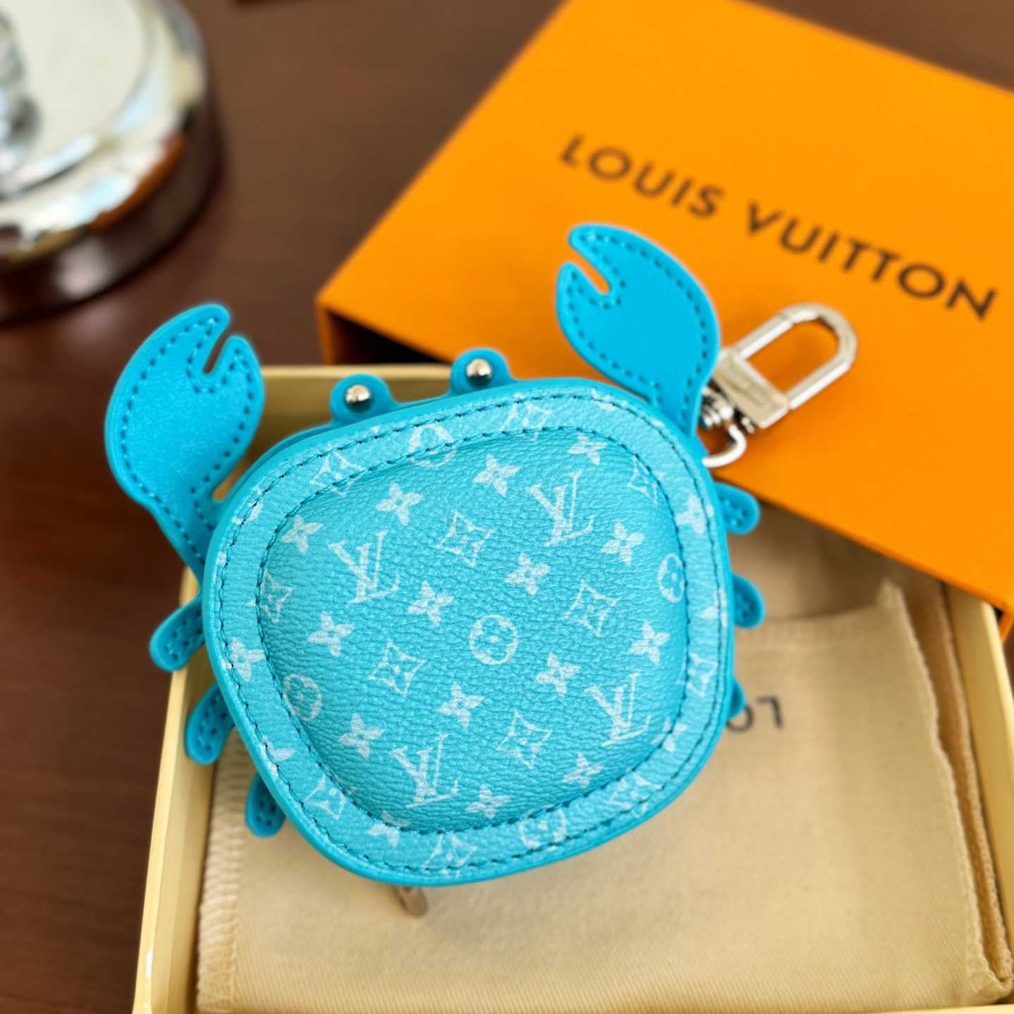 Louis Vuitton LV Crab Bag Charm   M01930 - EUR FASHION