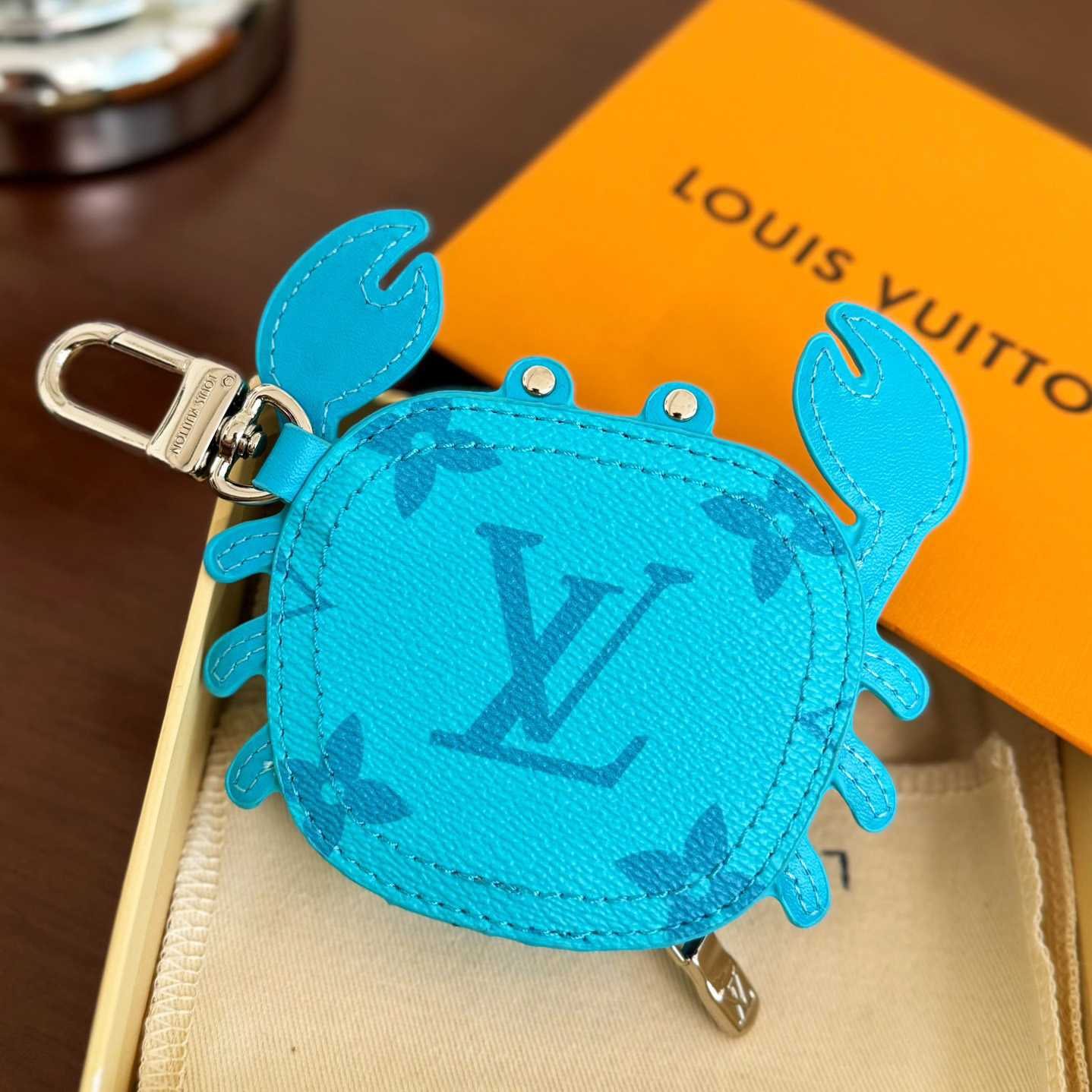 Louis Vuitton LV Crab Bag Charm   M01930 - EUR FASHION