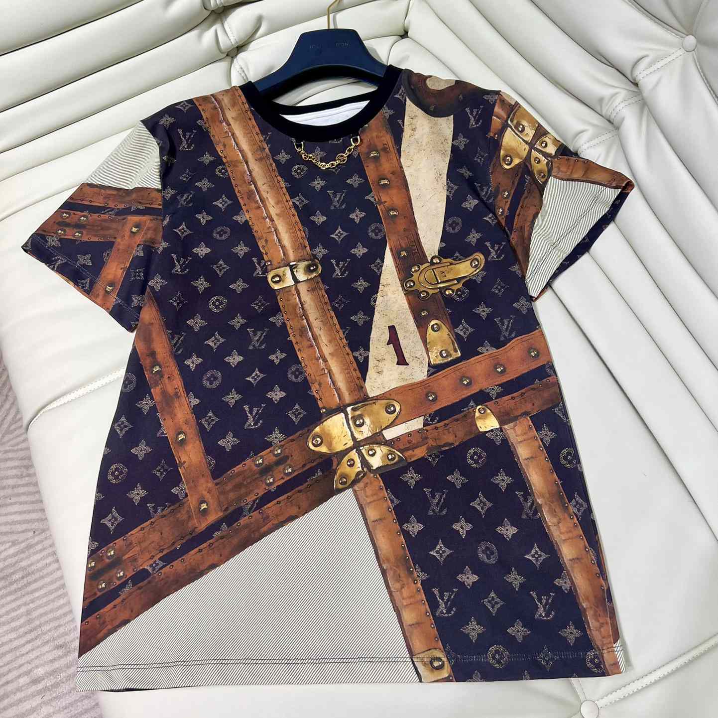 Louis Vuitton LV Trunk T-Shirt    1AGGLD - EUR FASHION