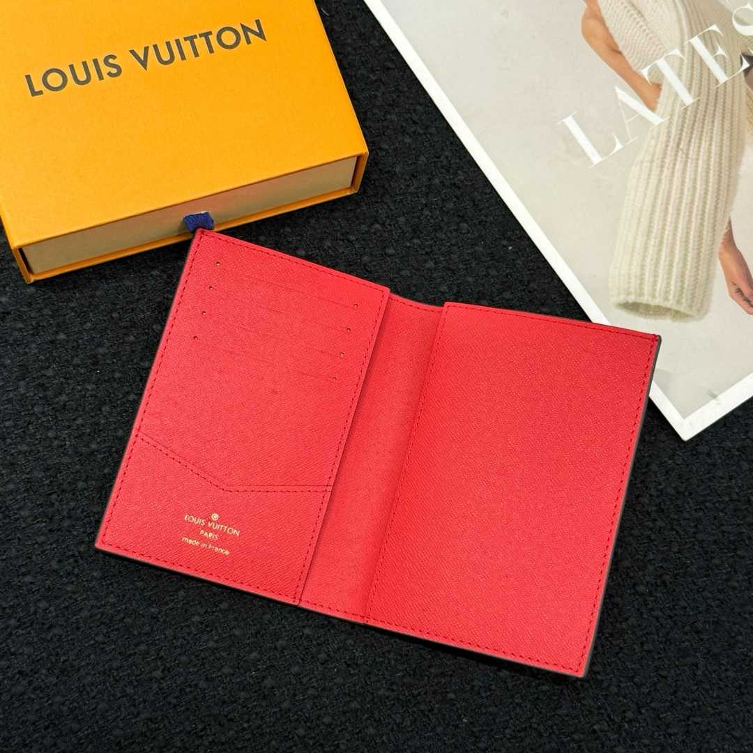 Louis Vuitton Passport Cover   M83519 - EUR FASHION