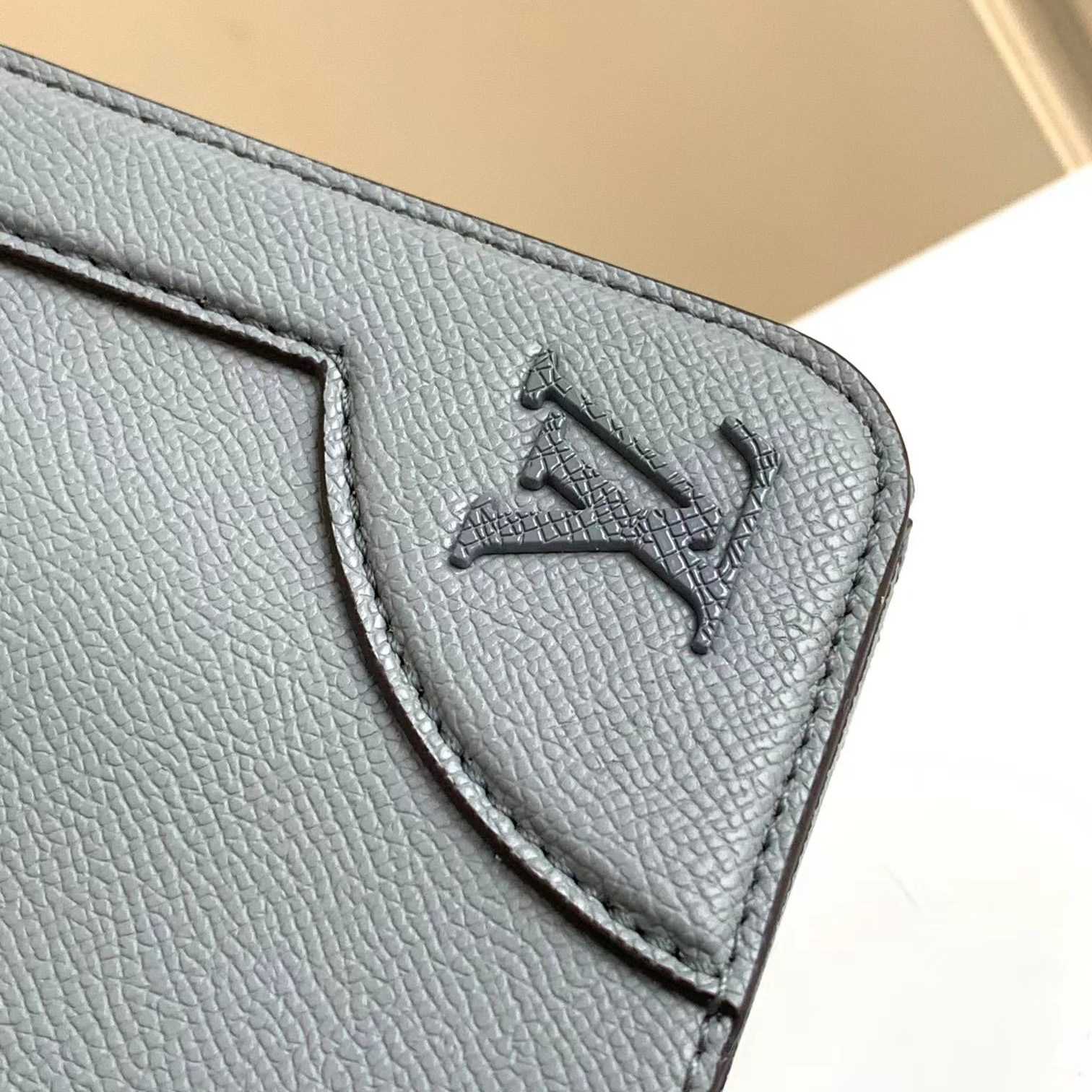 Louis Vuitton New Flap Messenger (28.3 x 18.3 x 4.3 cm) - EUR FASHION