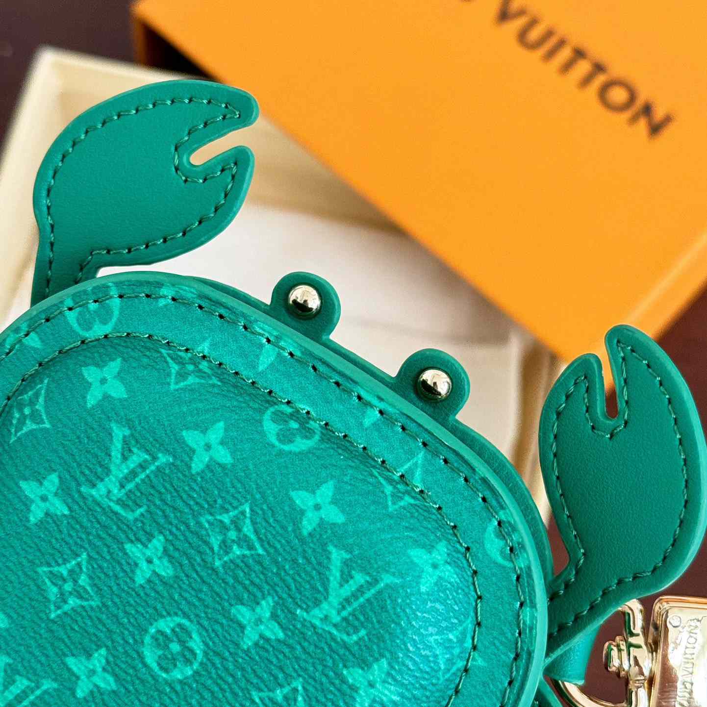 Louis Vuitton LV Crab Bag Charm   M01931 - EUR FASHION