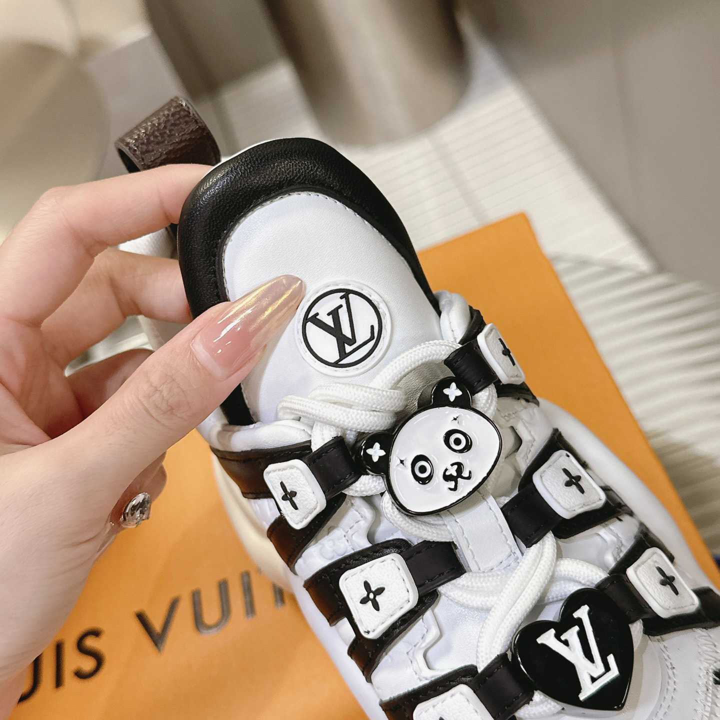 Louis Vuitton LV Archlight Sneaker   1AD2GJ - EUR FASHION