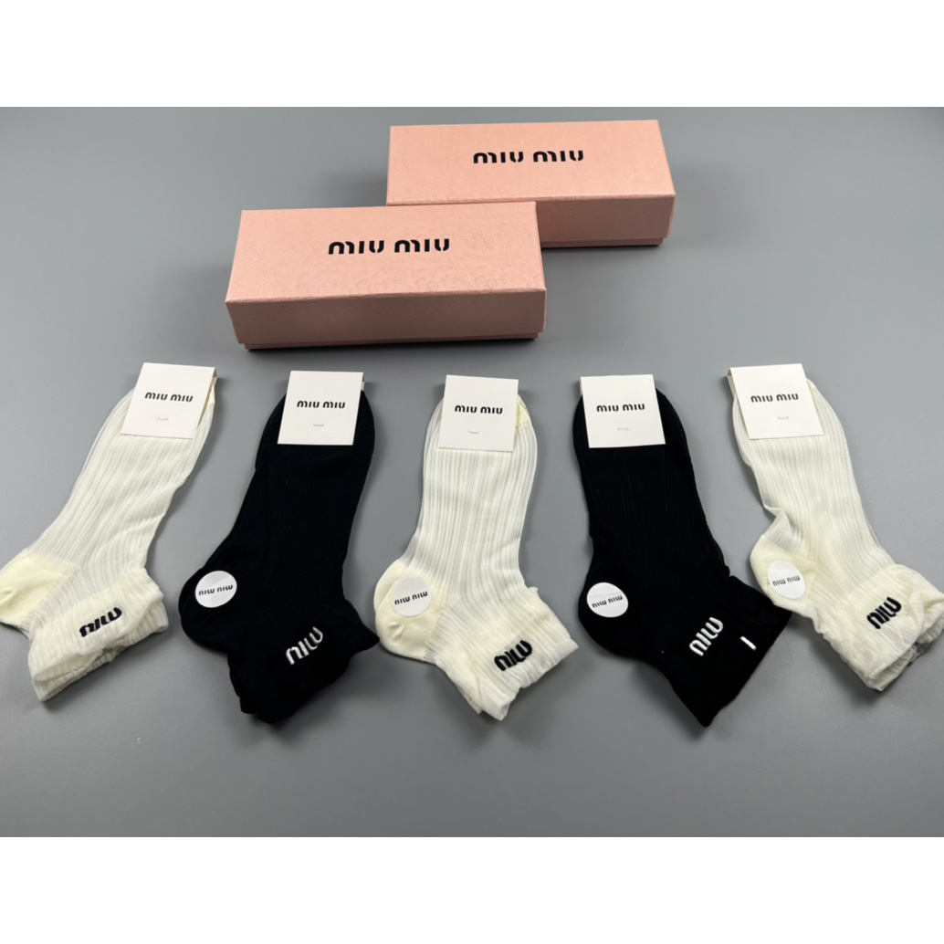 Miu Miu Socks /Box - EUR FASHION