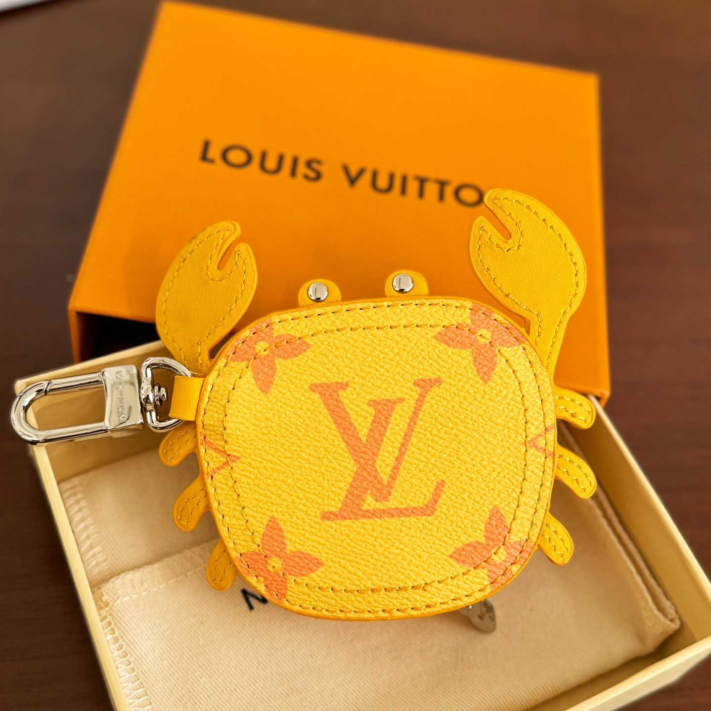 Louis Vuitton LV Crab Bag Charm   M01932 - EUR FASHION