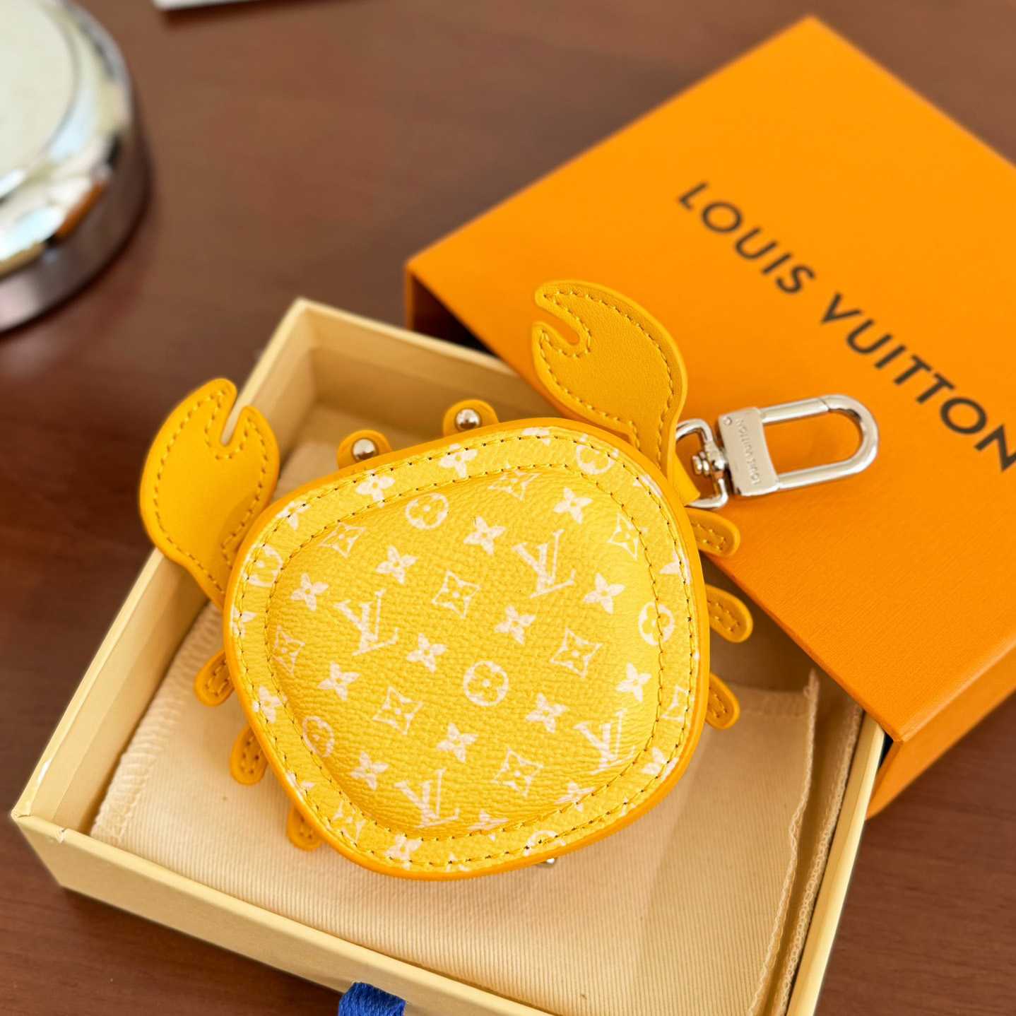 Louis Vuitton LV Crab Bag Charm   M01932 - EUR FASHION