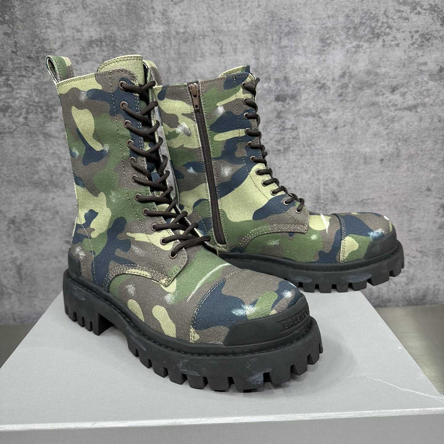 Balenciaga Strike 20mm Boot In Dark Green Camo Print On Canvas - EUR FASHION