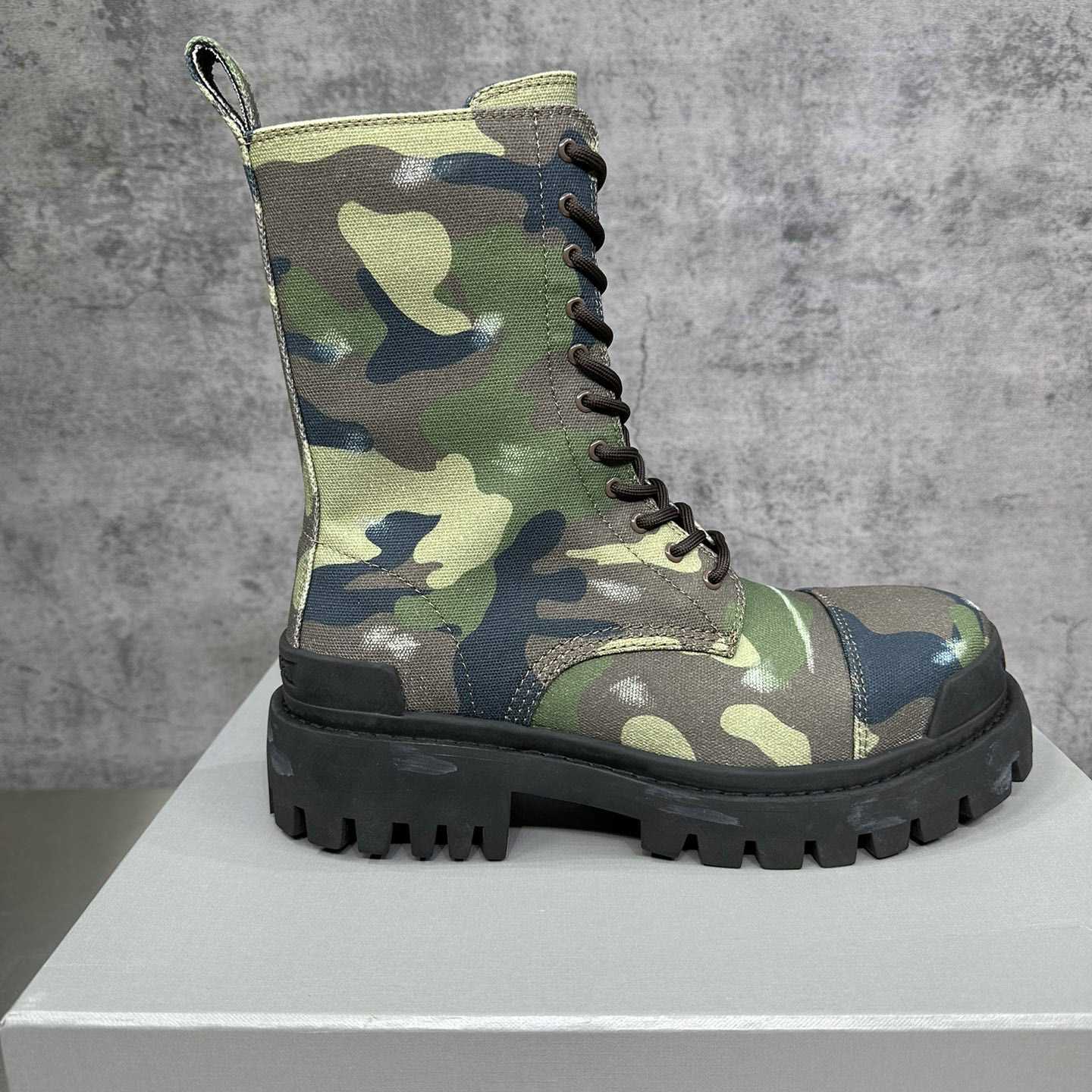 Balenciaga Strike 20mm Boot In Dark Green Camo Print On Canvas - EUR FASHION