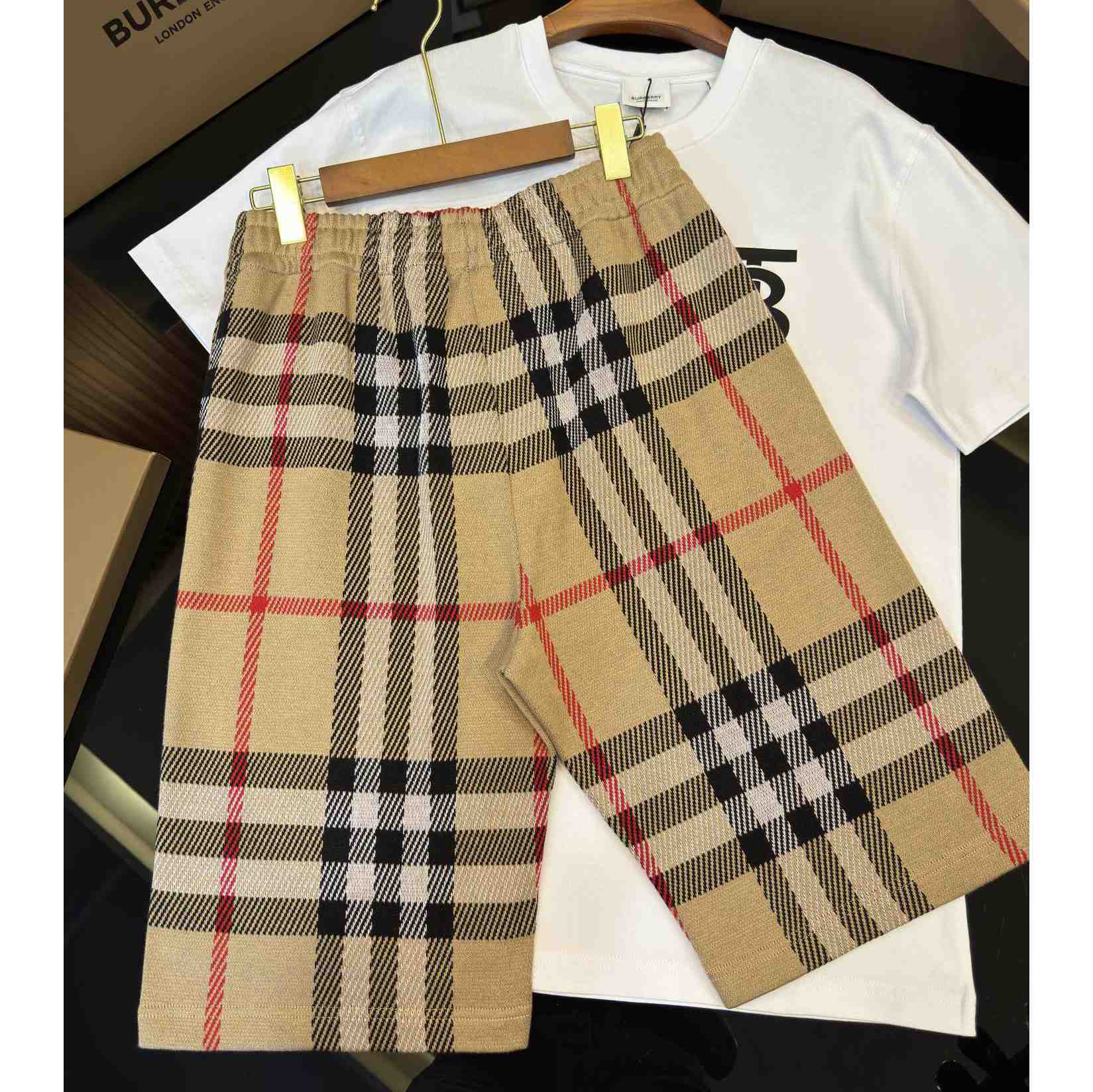 Burberry Shorts    - EUR FASHION