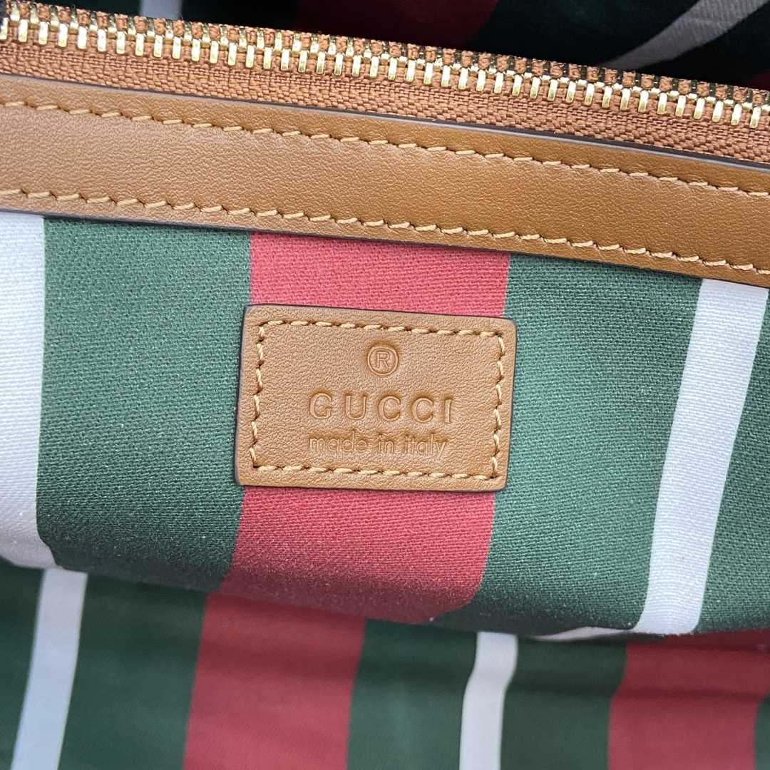 Gucci GG Emblem Medium Tote Bag - EUR FASHION