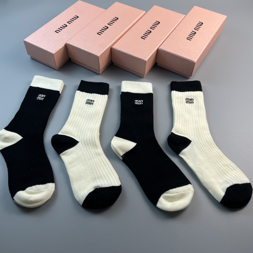 Miu Miu Socks /Box - EUR FASHION