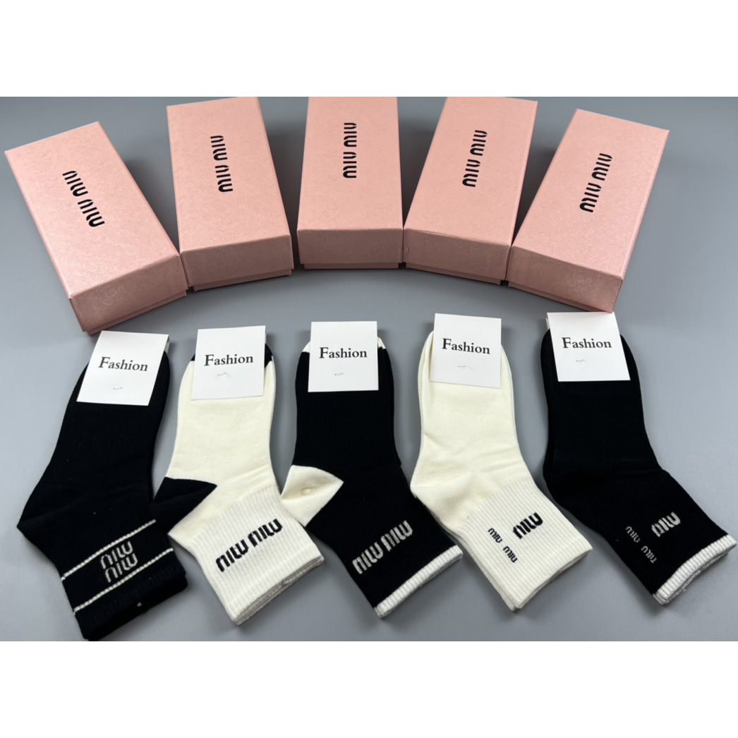 Miu Miu Socks /Box - EUR FASHION