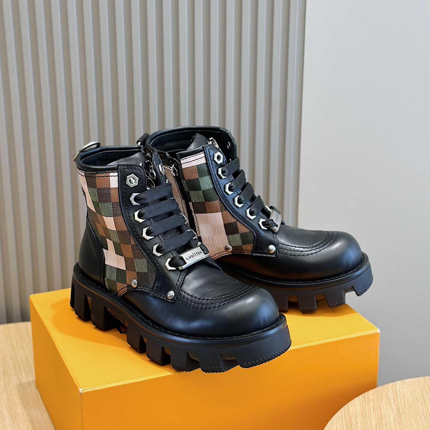 Louis Vuitton LV Checker Combat Boot   1ACNEX - EUR FASHION