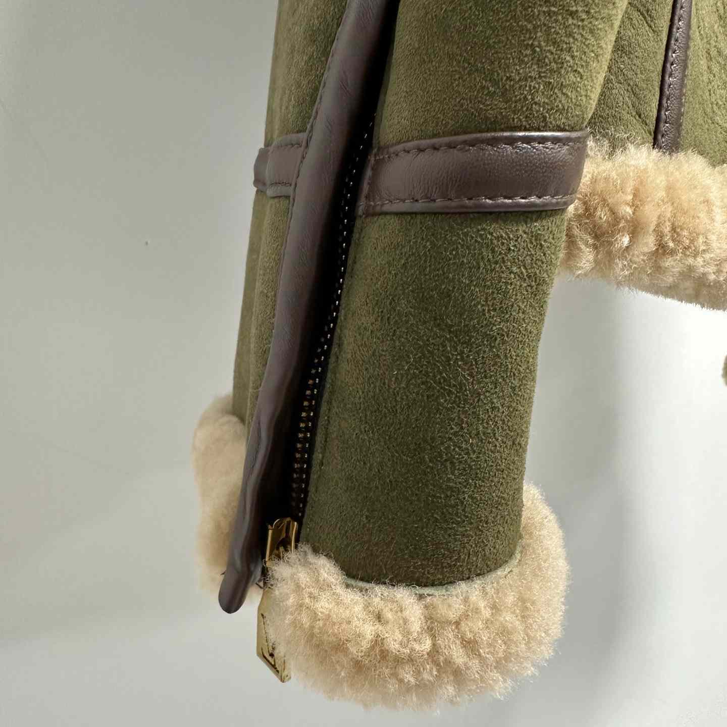 Louis Vuitton Shearling Bombardier   1AFIMP - EUR FASHION