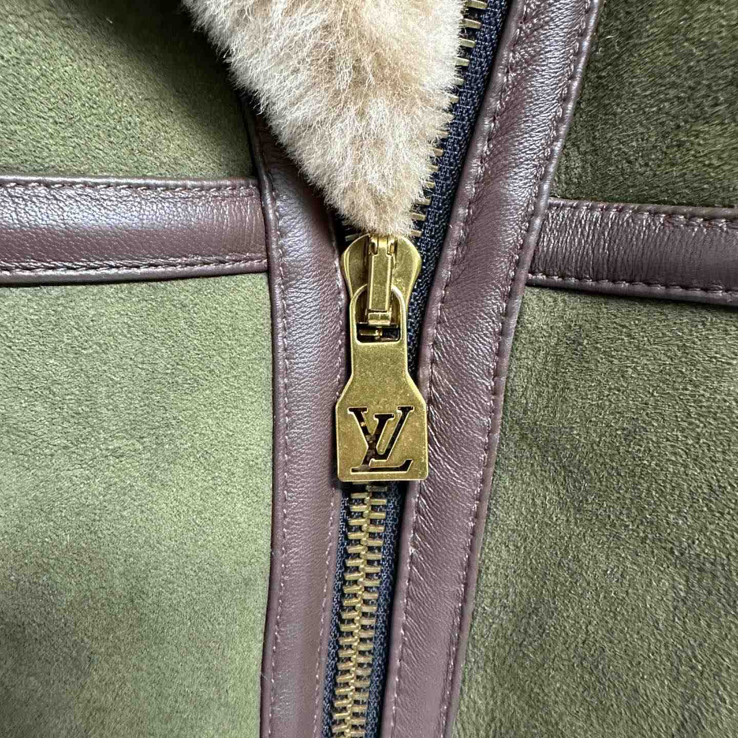 Louis Vuitton Shearling Bombardier   1AFIMP - EUR FASHION