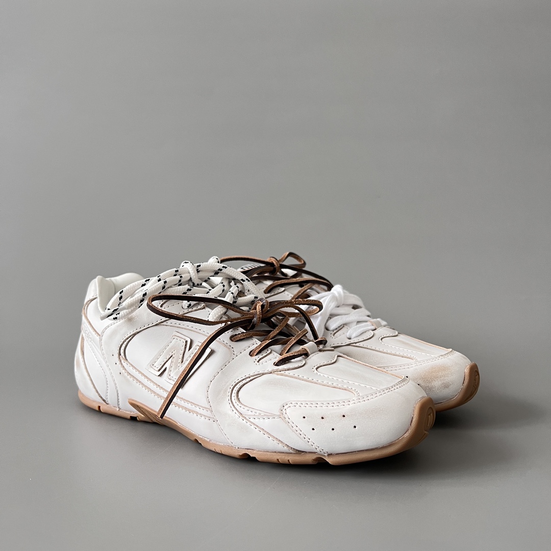 Miu Miu x New Balance 530 Sneakers - EUR FASHION