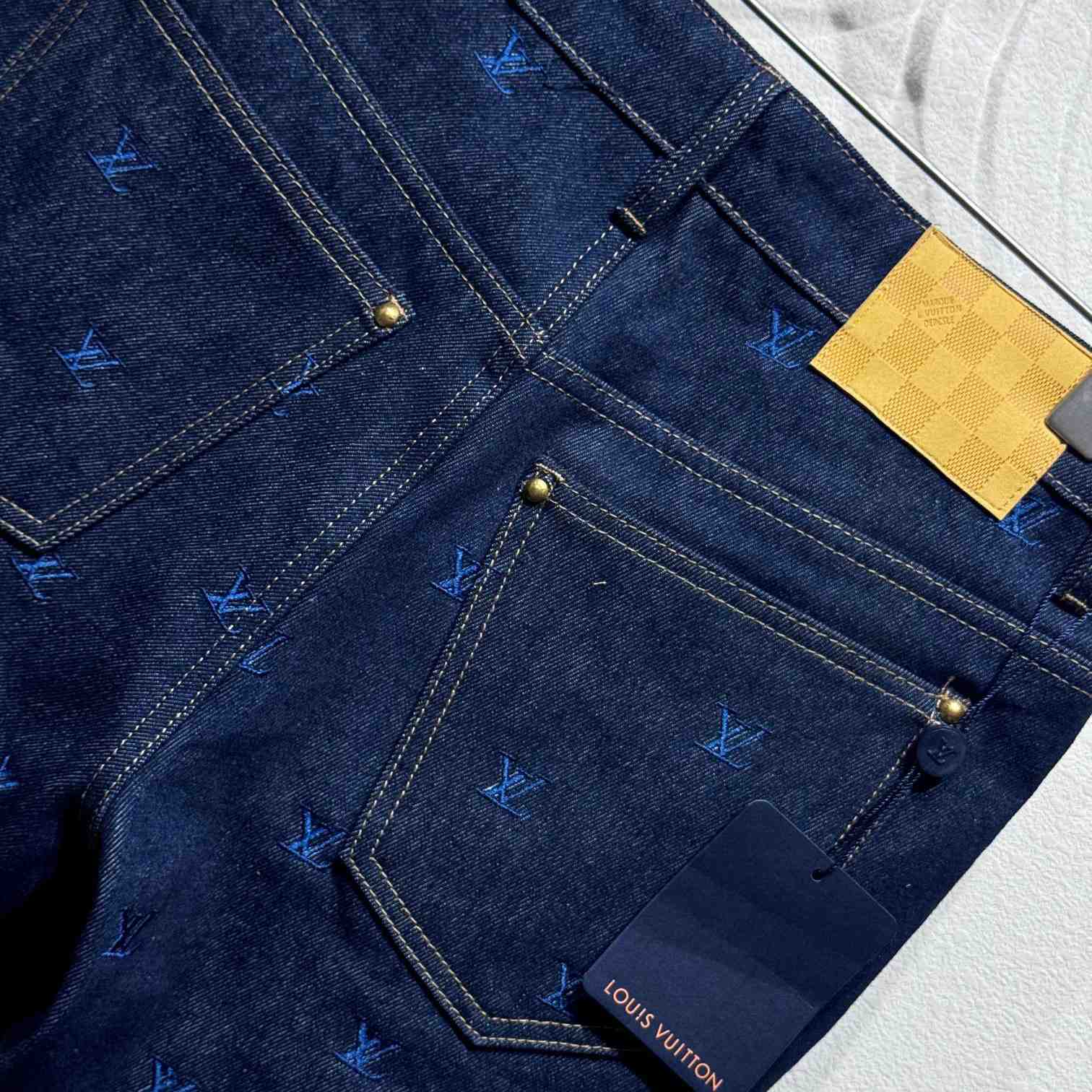 Louis Vuitton LV Blason Embroidered Denim Pants    1AFY23 - EUR FASHION