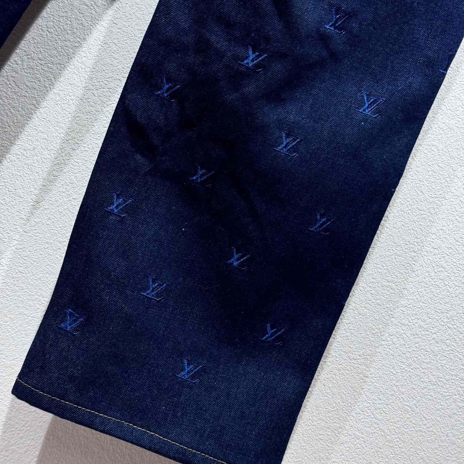 Louis Vuitton LV Blason Embroidered Denim Pants    1AFY23 - EUR FASHION