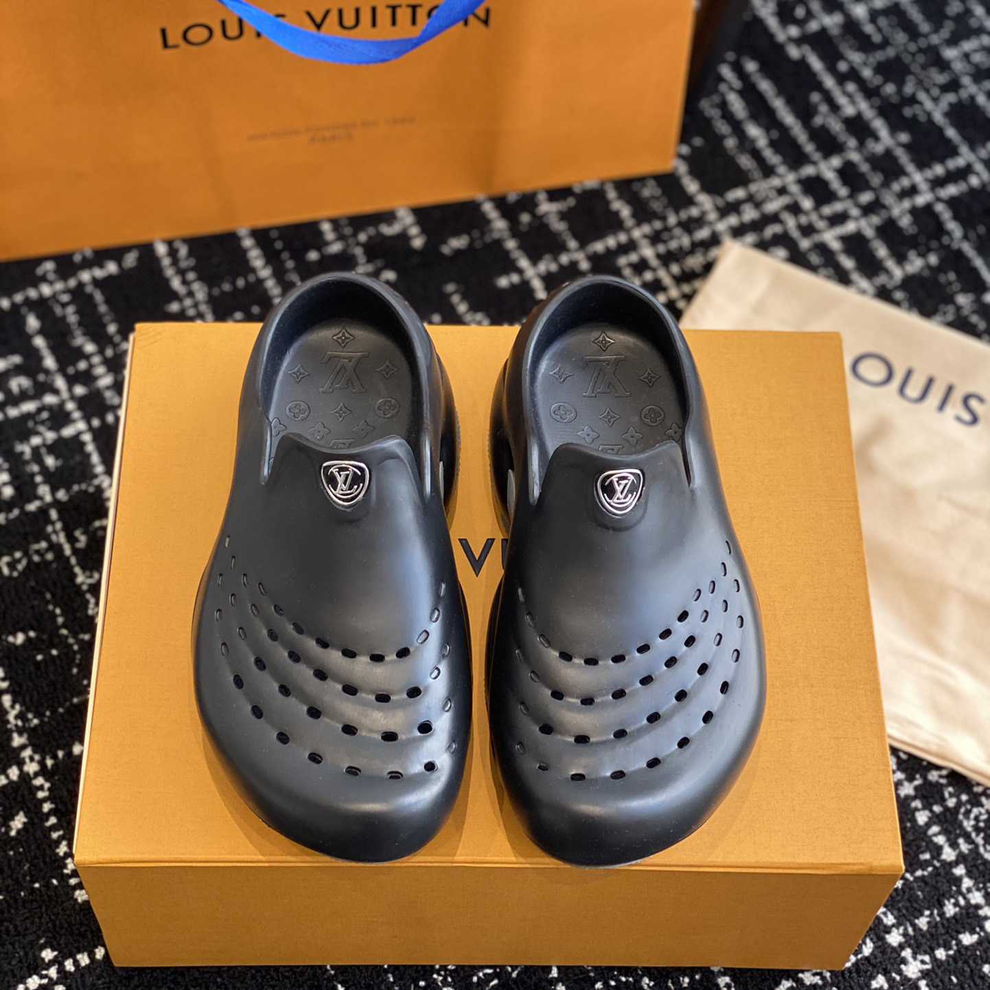 Louis Vuitton LV Shark Clog   1ABSN3 - EUR FASHION