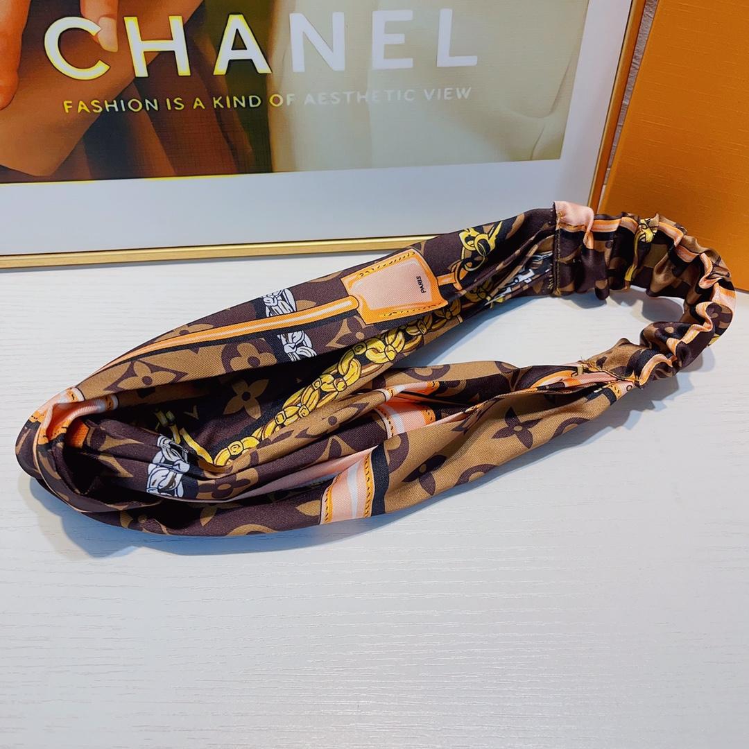 Louis Vuitton Headband  - EUR FASHION