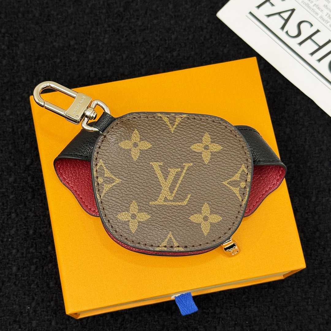 Louis Vuitton 57th Street NYC LV Dog Bag Charm  M02272 - EUR FASHION