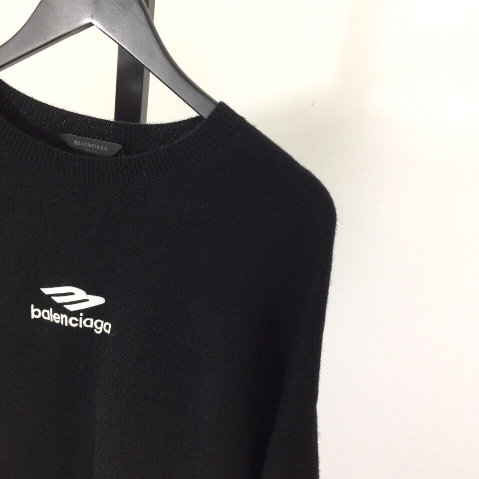 Balenciaga Ski Crewneck In Black - EUR FASHION